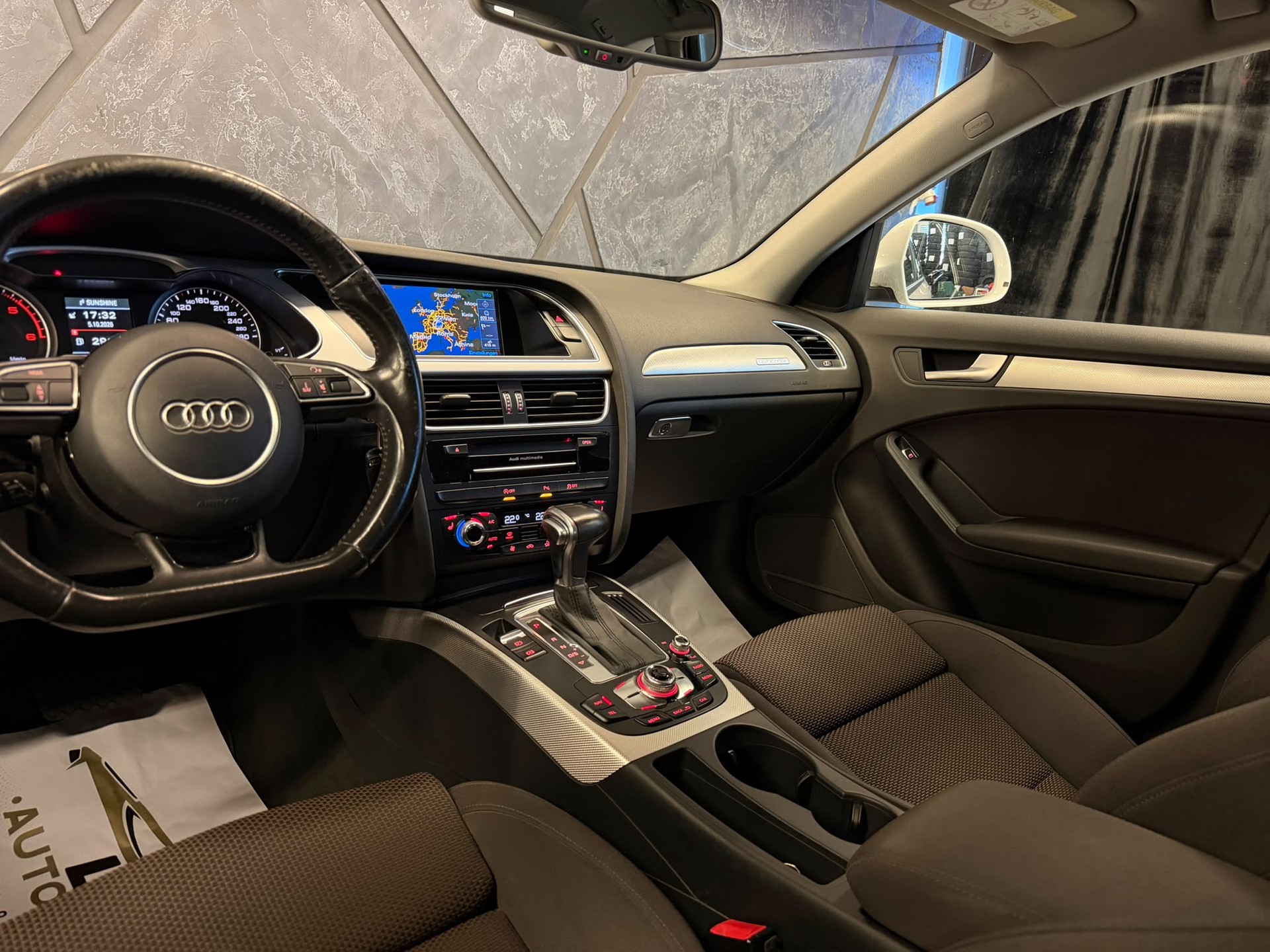 AUDI A4 allroad 2.0 TDI quattro S-tronic-image-9