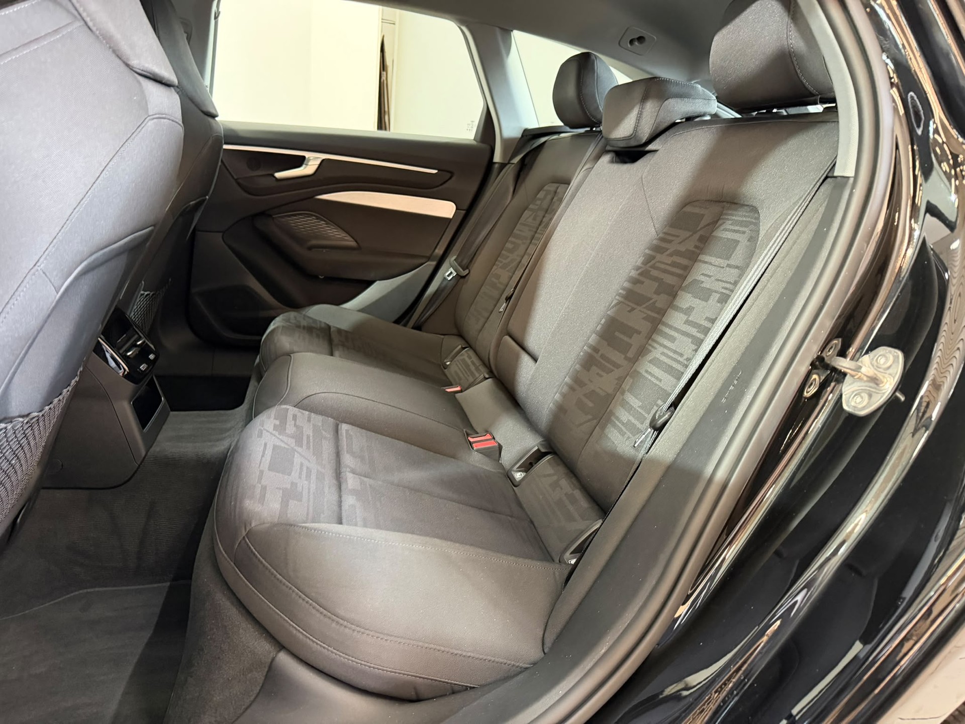 AUDI A6 Avant TFSI S-Tronic-image-9