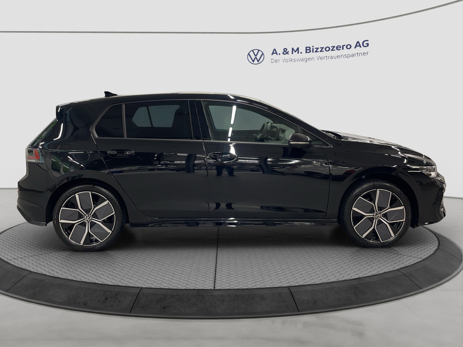 VW Golf 1.5 e TSI mHEV R-Line DSG-image-5