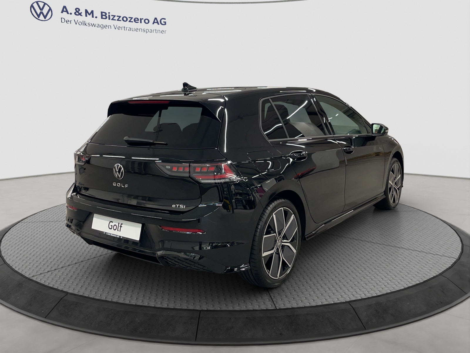 VW Golf 1.5 e TSI mHEV R-Line DSG-image-4