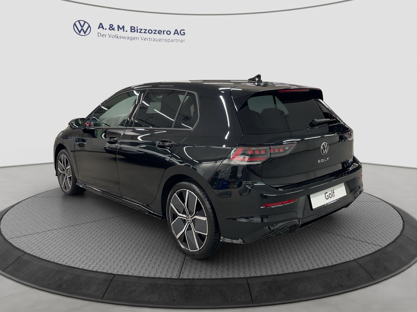VW Golf 1.5 e TSI mHEV R-Line DSG-image-2