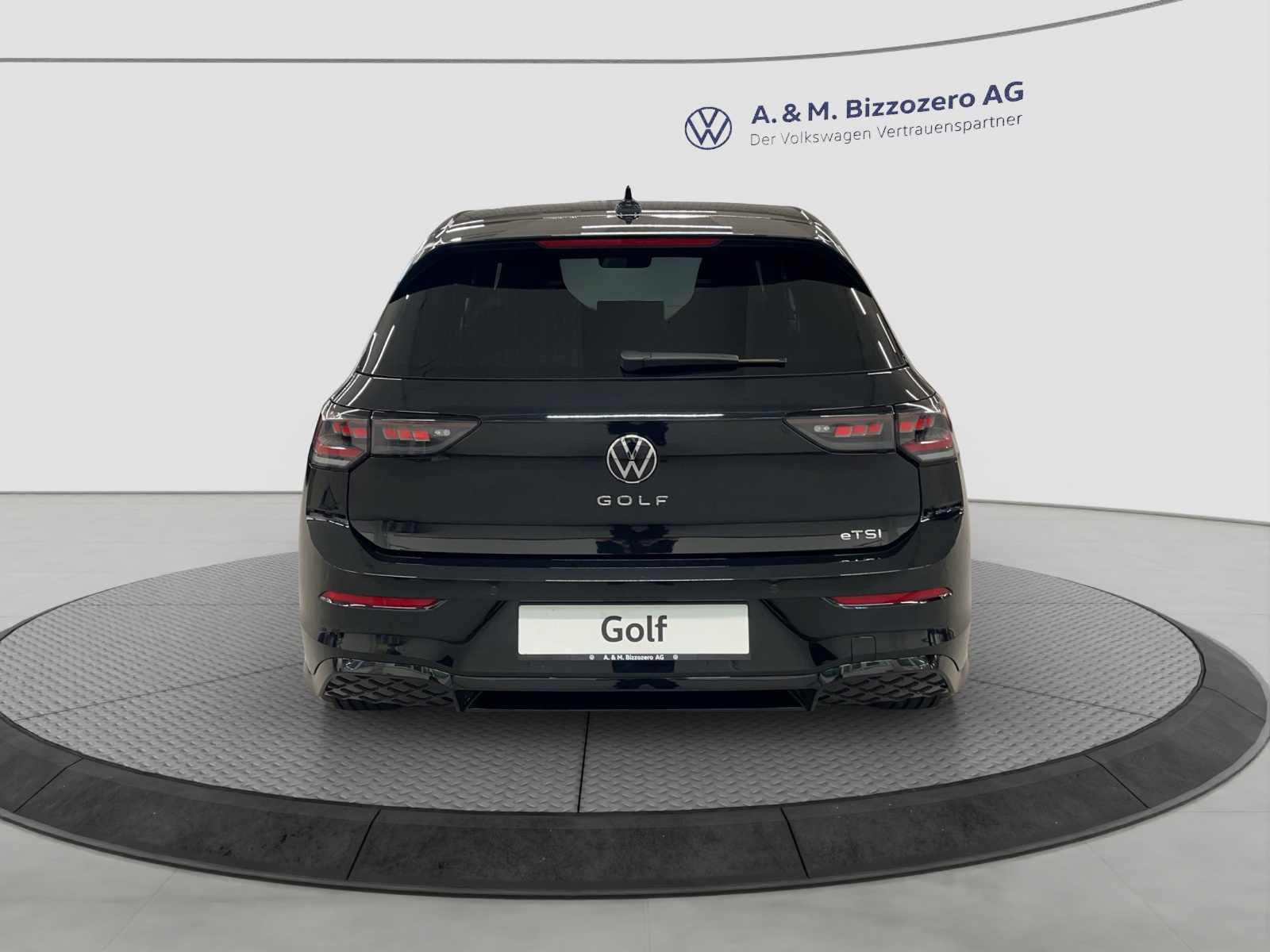 VW Golf 1.5 e TSI mHEV R-Line DSG-image-3