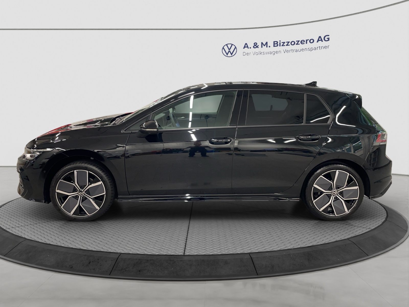 VW Golf 1.5 e TSI mHEV R-Line DSG-image-1