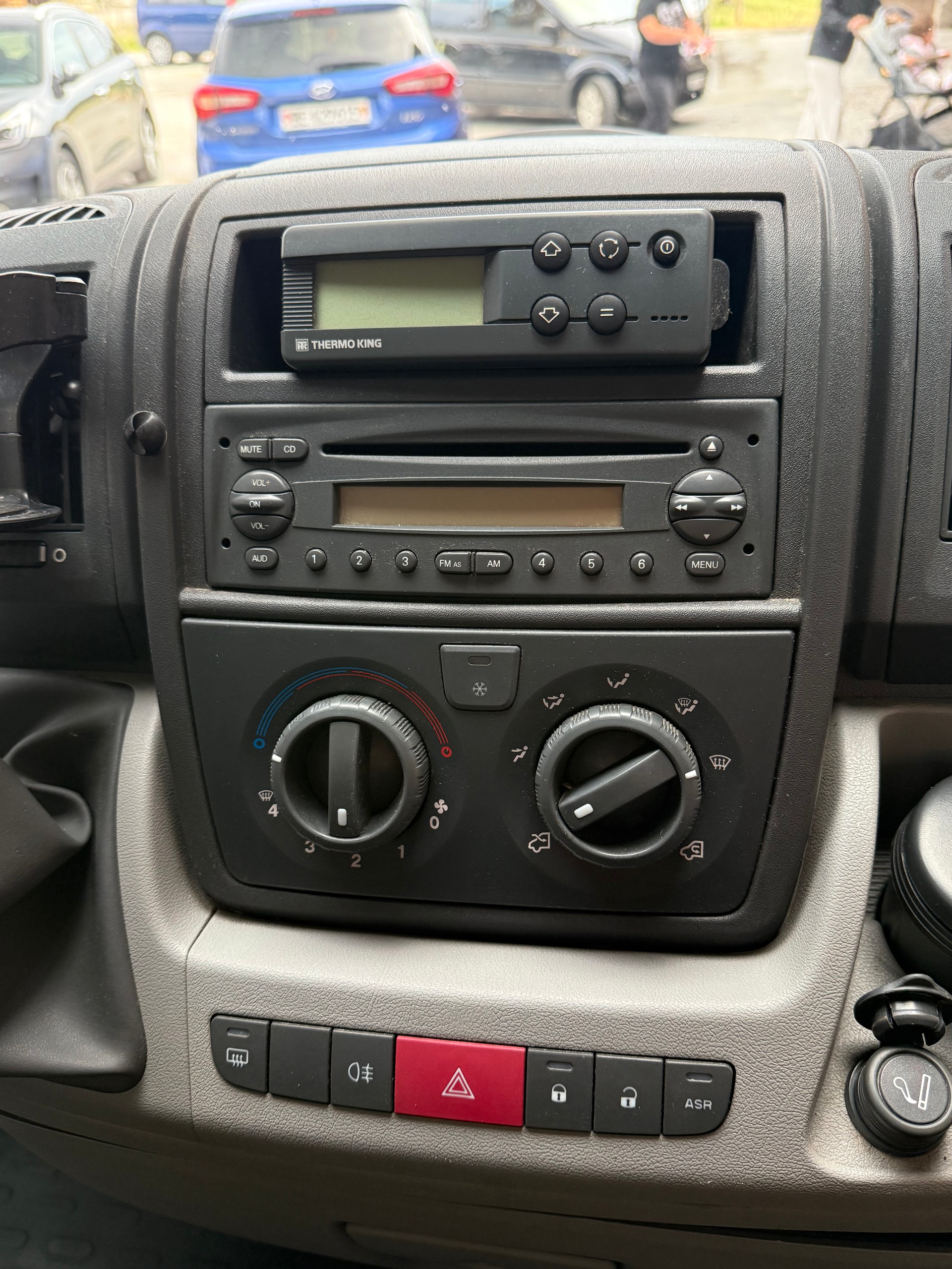 CITROEN Kühlkasten m. Hebebühne-image-12