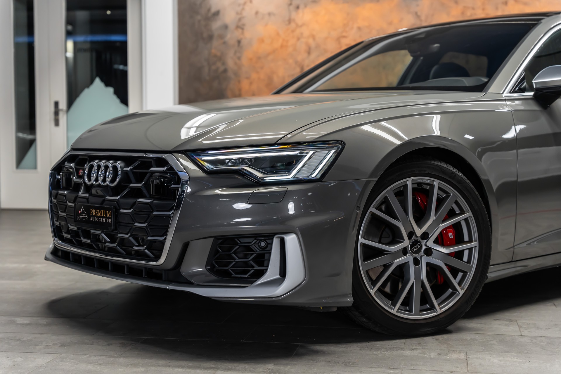 AUDI S6 Avant 3.0 TDI quattro tiptronic *Matrix*Panorama*360°*B&O*AHK*-image-1