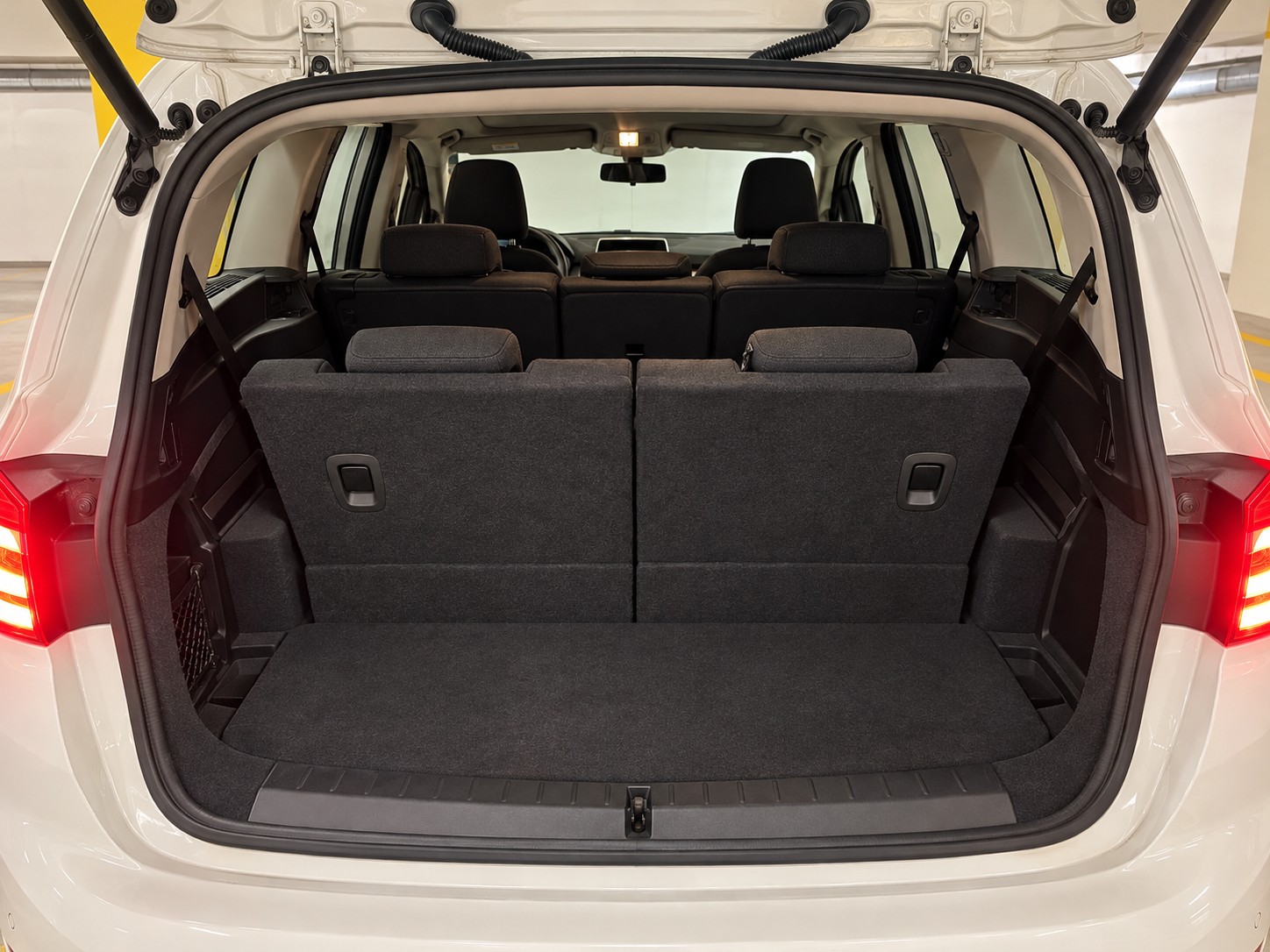 BMW 218-image-5
