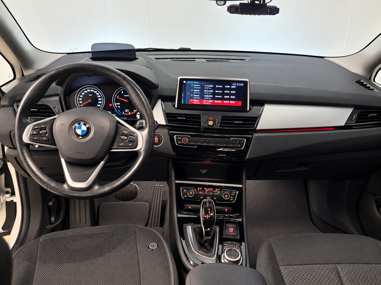 BMW 218-image-3