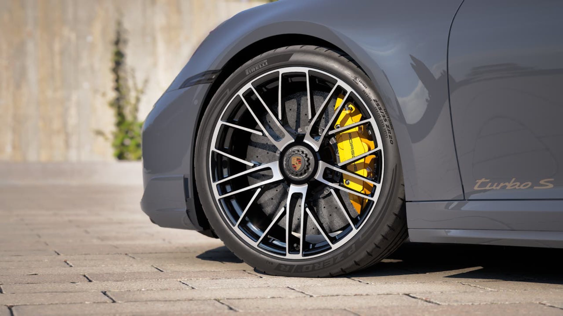 PORSCHE 911 Turbo S Cabriolet-image-9