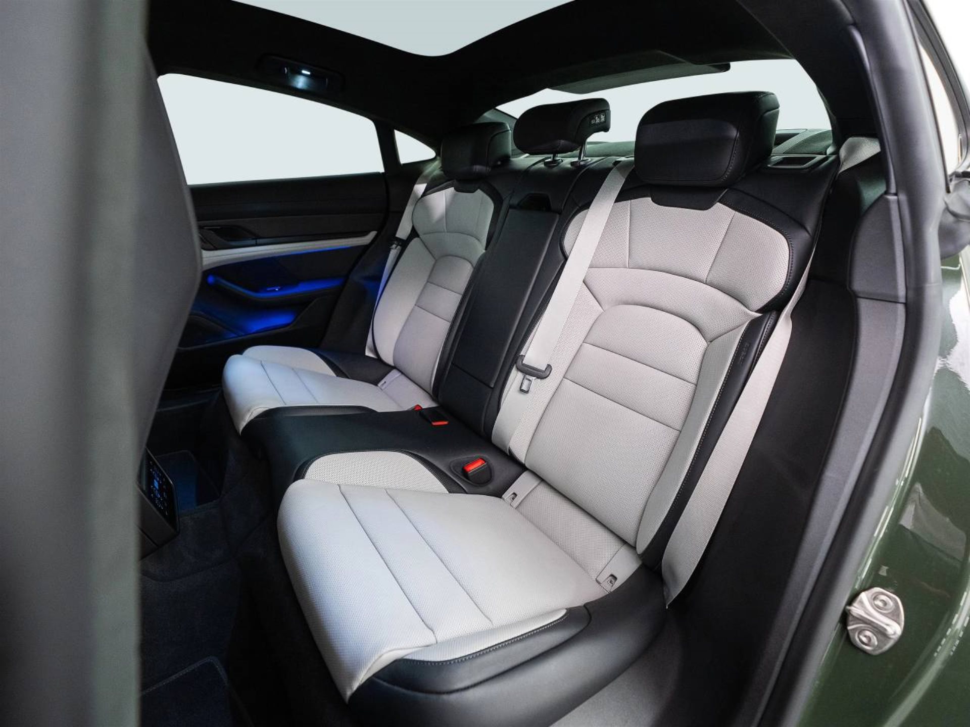 PORSCHE Taycan Turbo S-image-25