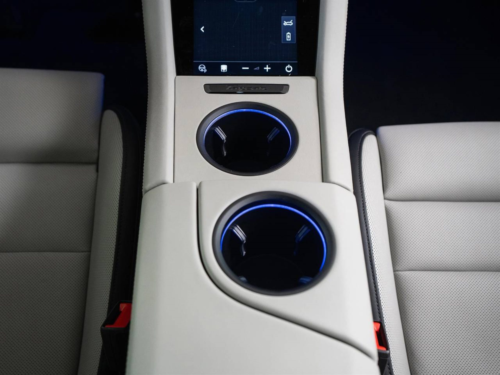 PORSCHE Taycan Turbo S-image-19
