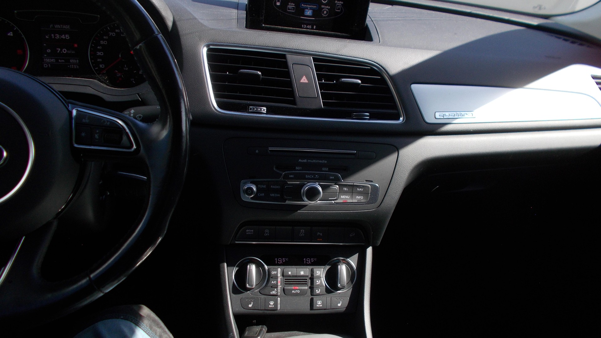 AUDI Q3 2.0 TDI sport quattro S-tronic-image-12