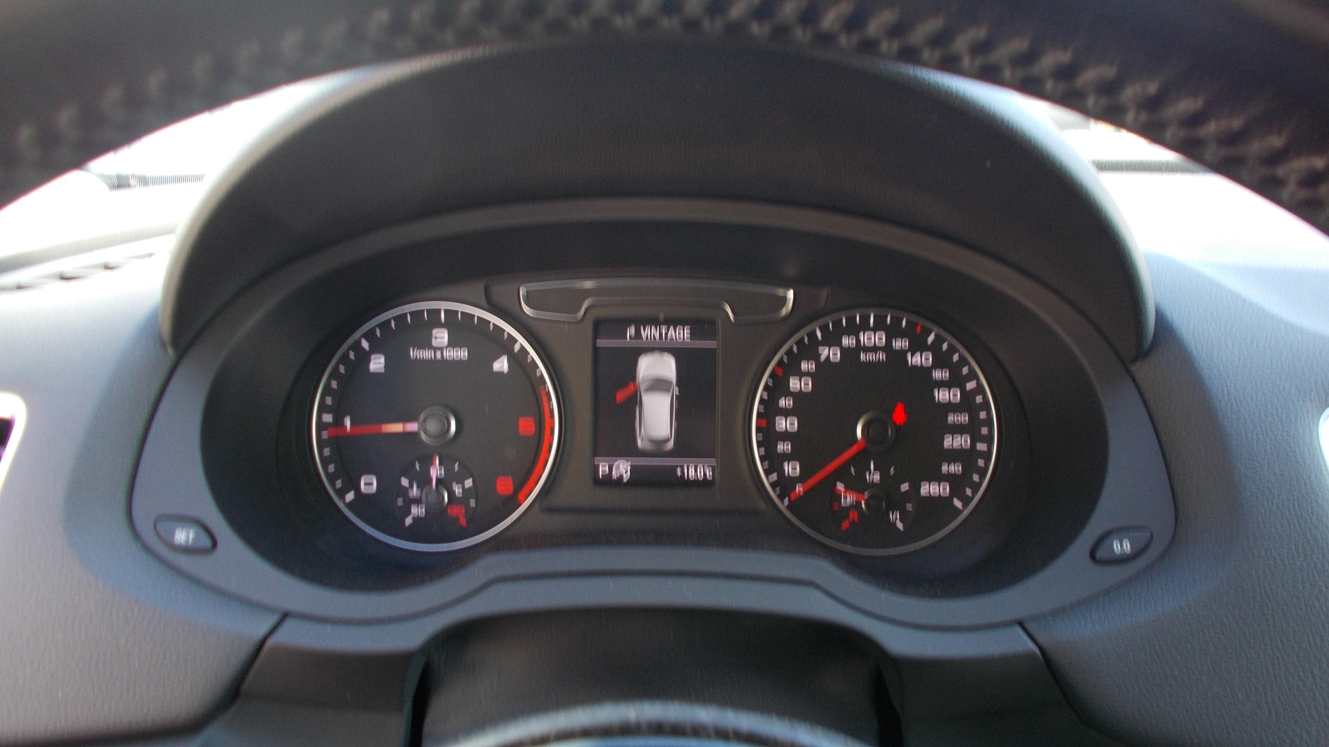 AUDI Q3 2.0 TDI sport quattro S-tronic-image-10