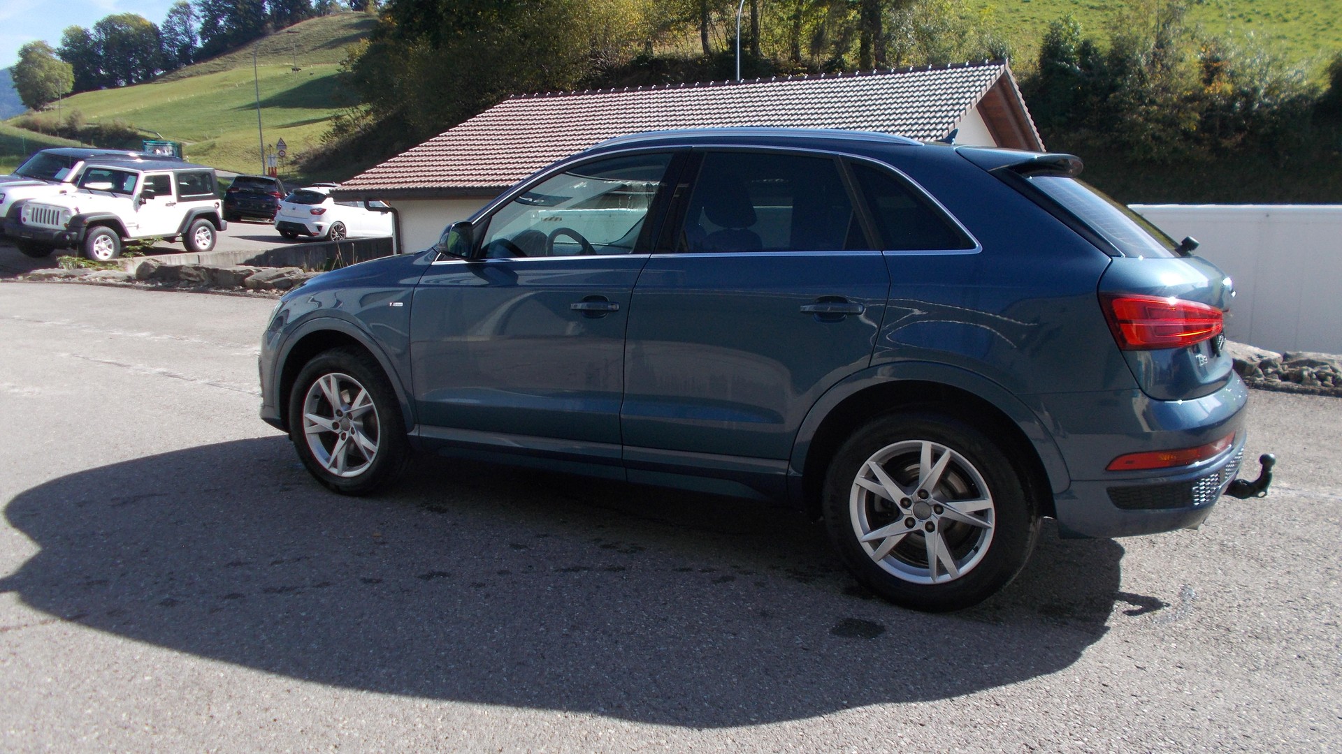 AUDI Q3 2.0 TDI sport quattro S-tronic-image-2