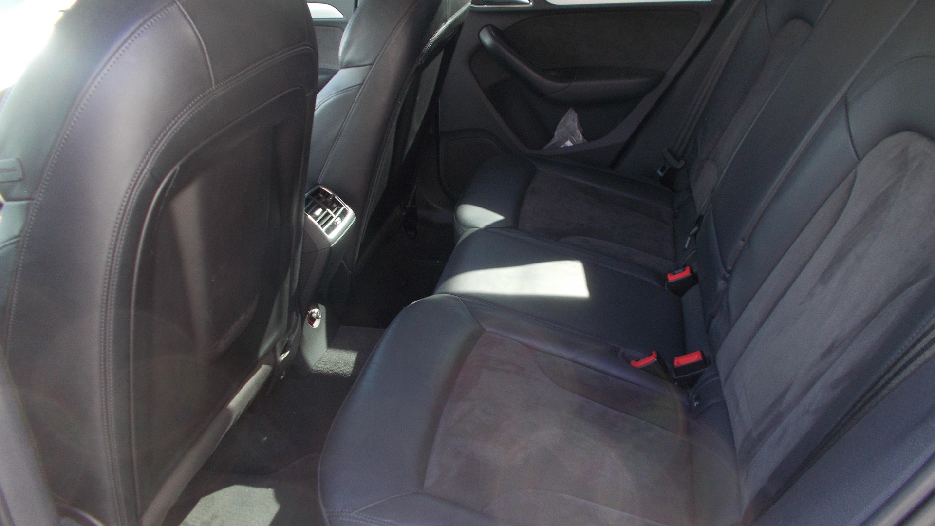 AUDI Q3 2.0 TDI sport quattro S-tronic-image-5