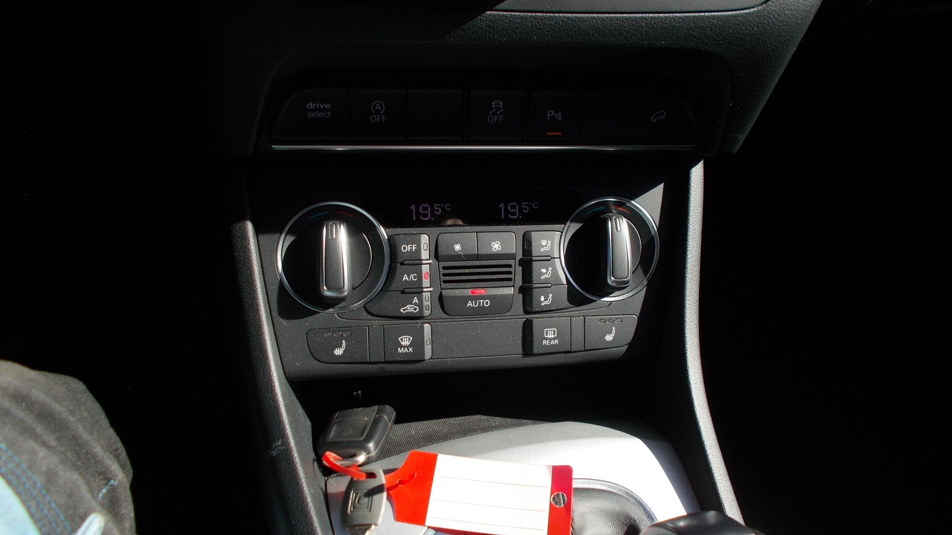 AUDI Q3 2.0 TDI sport quattro S-tronic-image-13