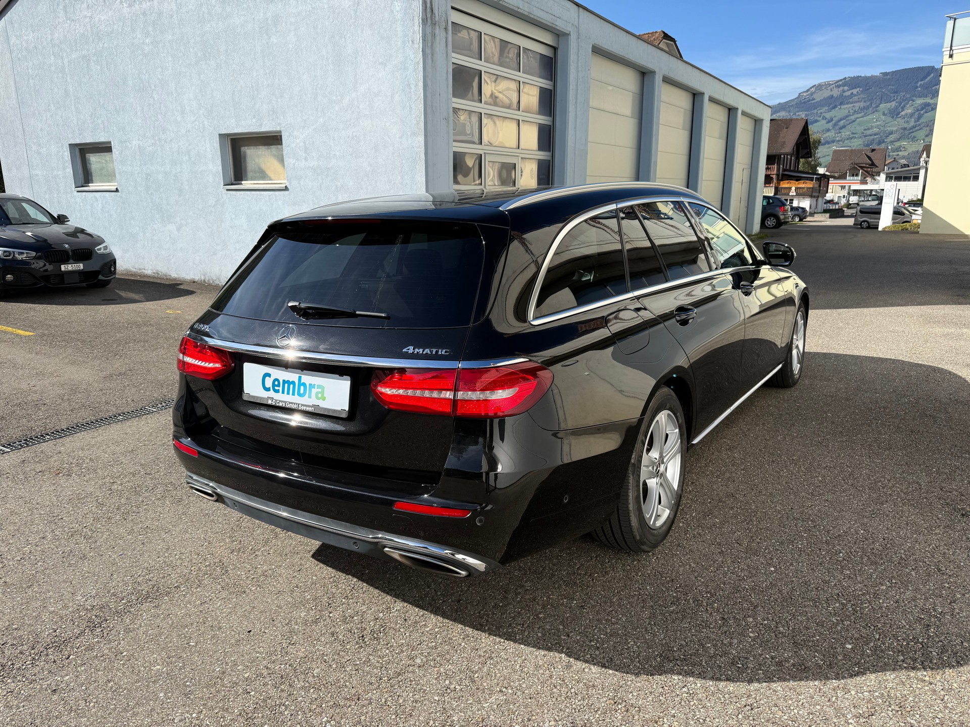 MERCEDES-BENZ E 200 4 Matic 9G-Tronic-image-3