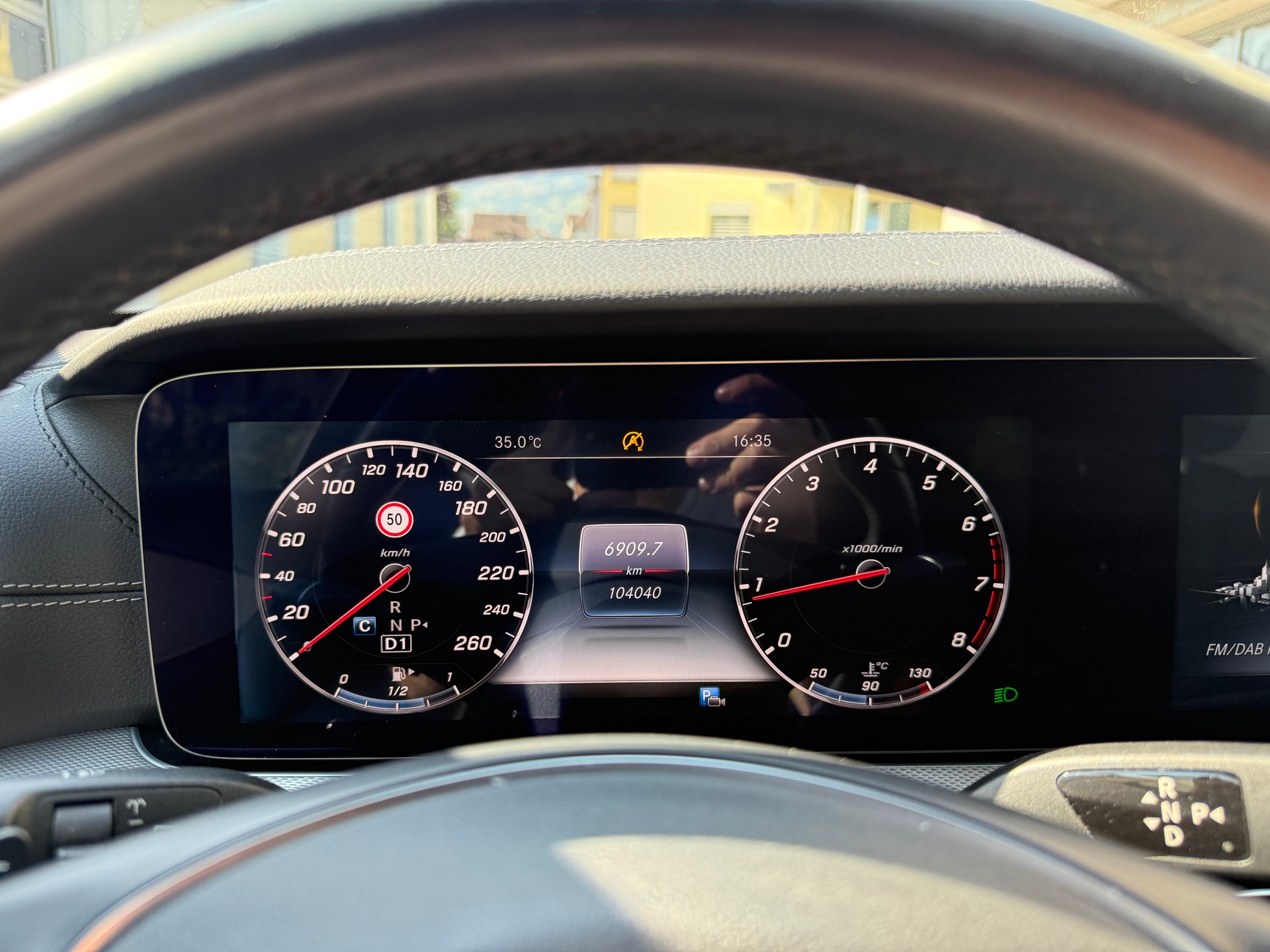 MERCEDES-BENZ E 200 4 Matic 9G-Tronic-image-14