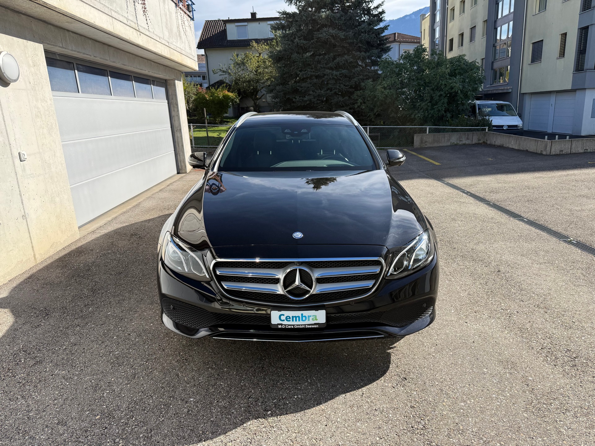 MERCEDES-BENZ E 200 4 Matic 9G-Tronic-image-1