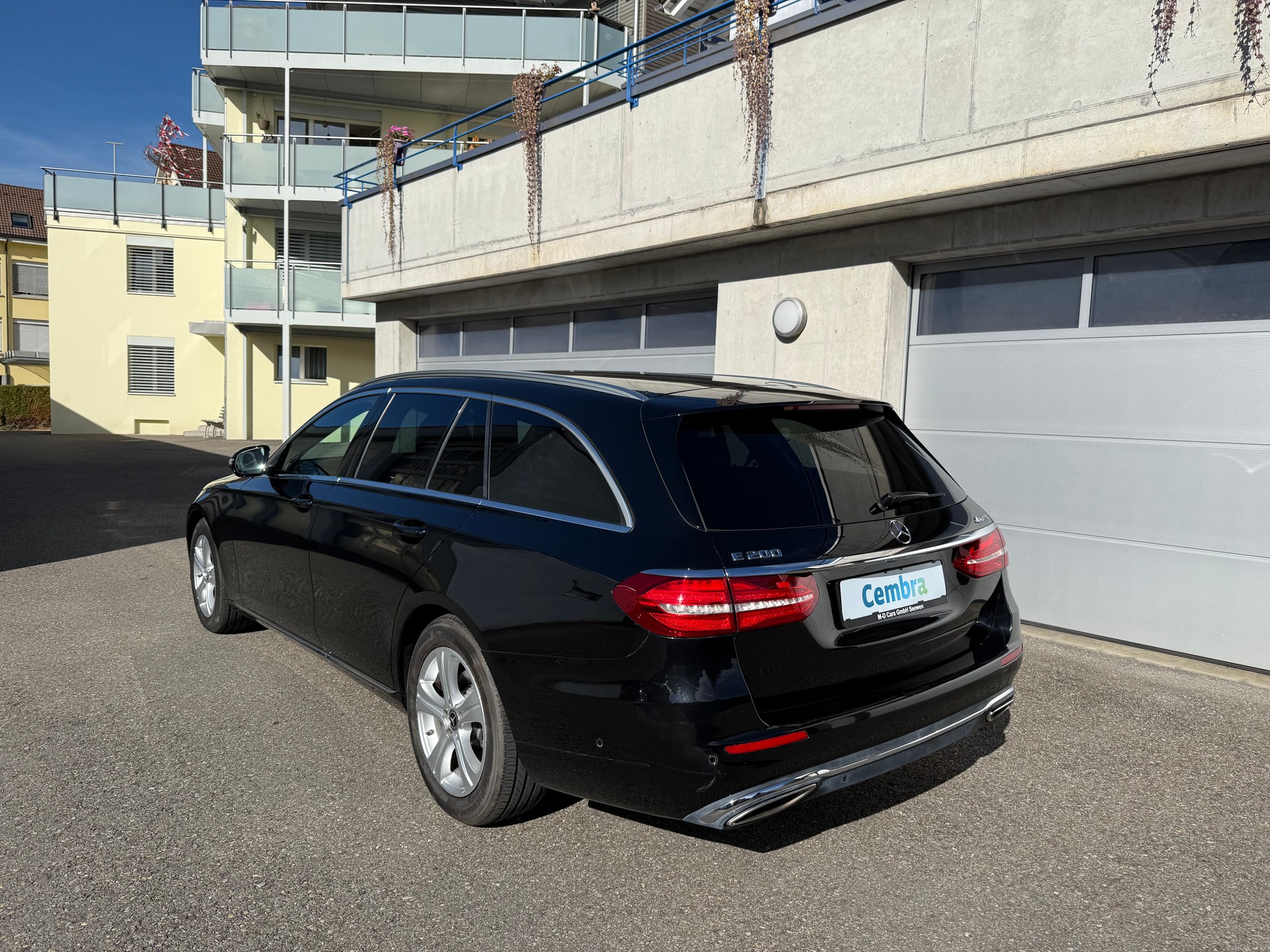 MERCEDES-BENZ E 200 4 Matic 9G-Tronic-image-5
