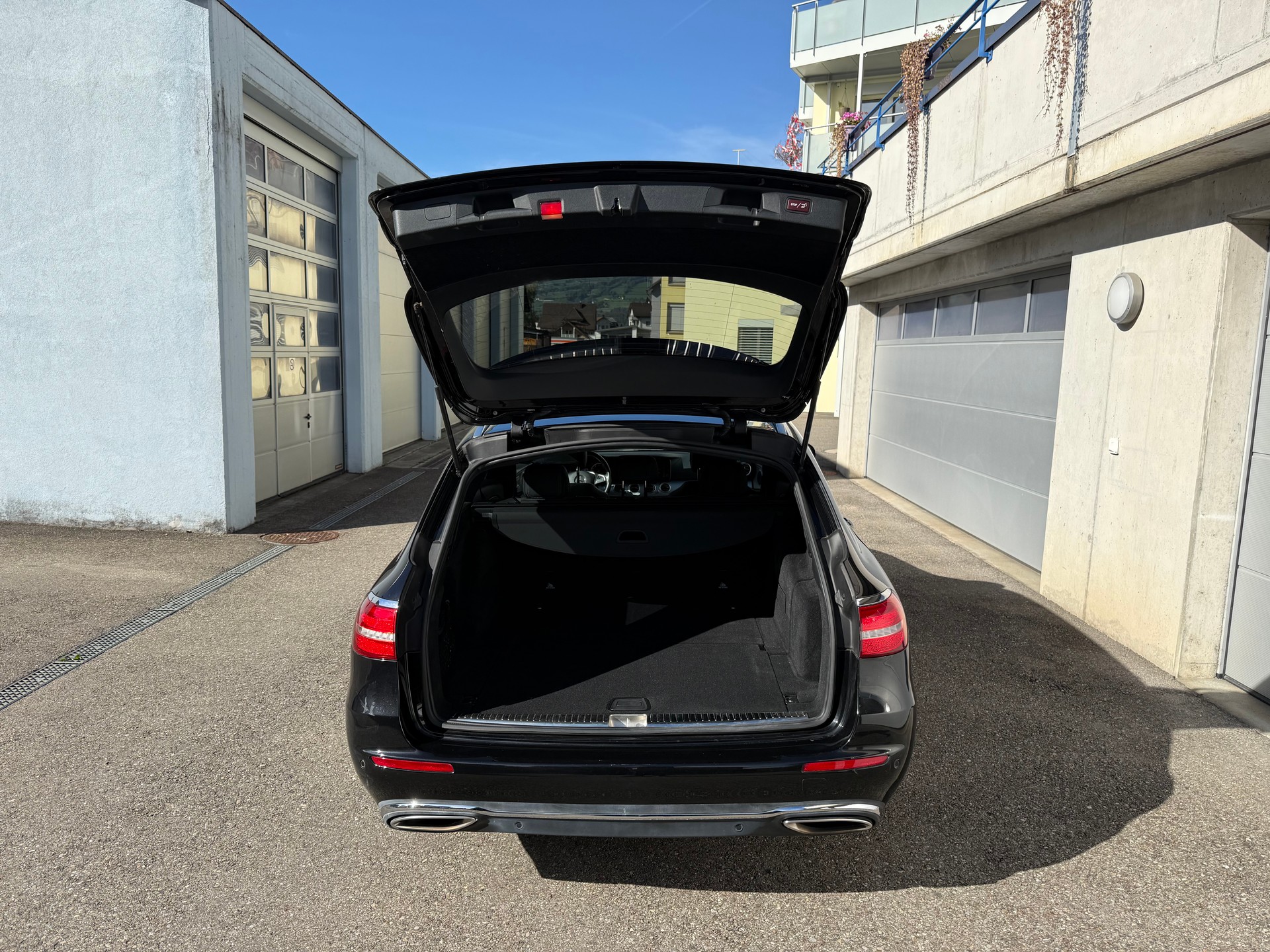 MERCEDES-BENZ E 200 4 Matic 9G-Tronic-image-26