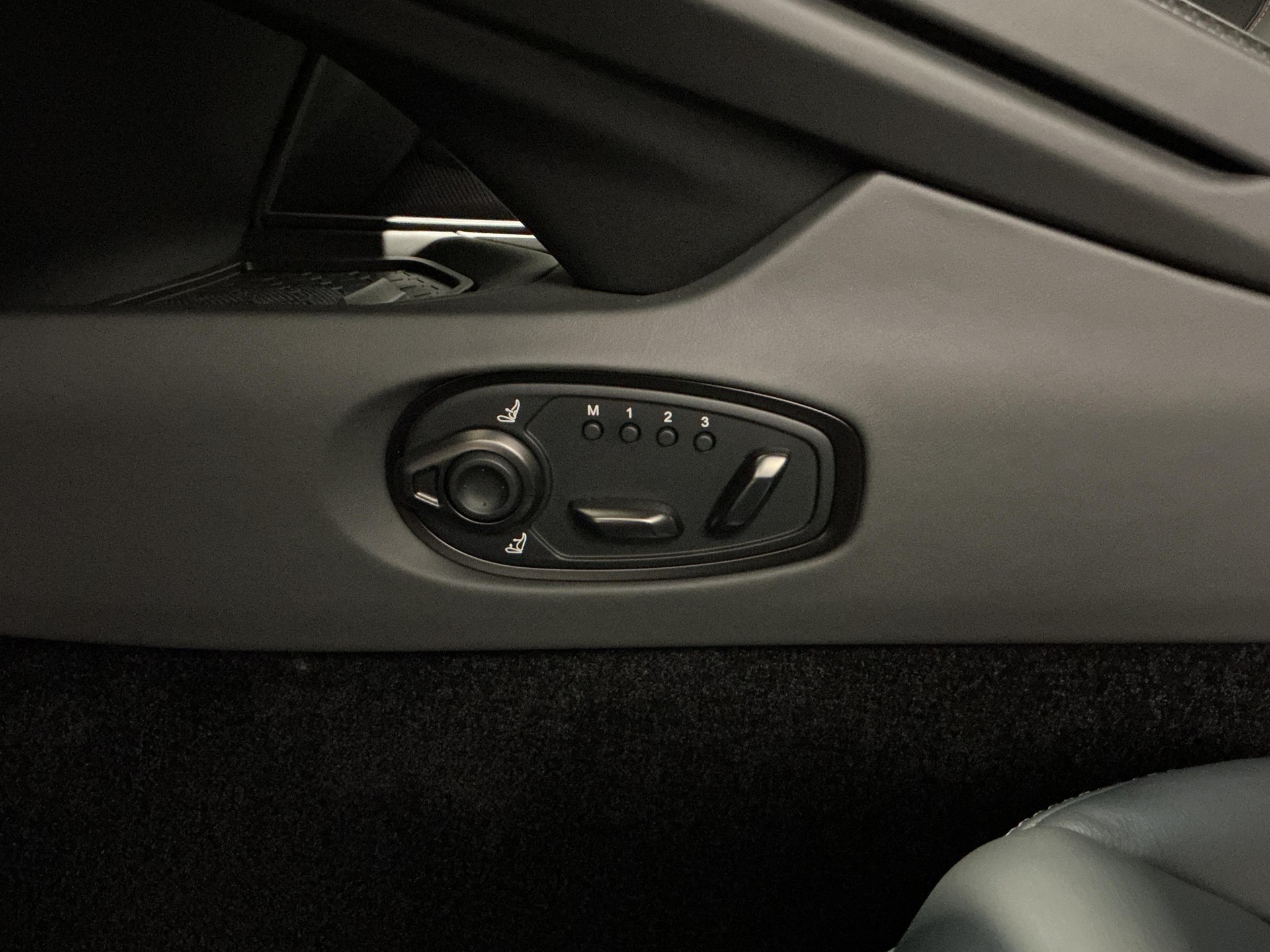 ASTON MARTIN DB12 Coupé 4.0 S V8 Bi-Turbo-image-20