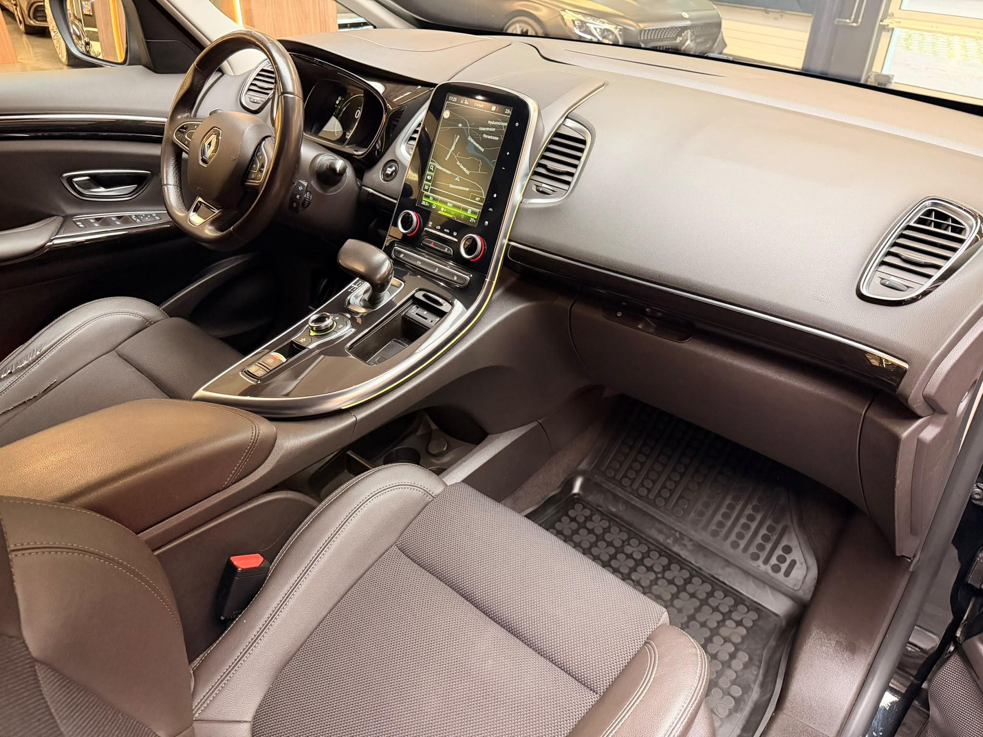 RENAULT Espace 1.6 dCi 160 Intens EDC-image-13