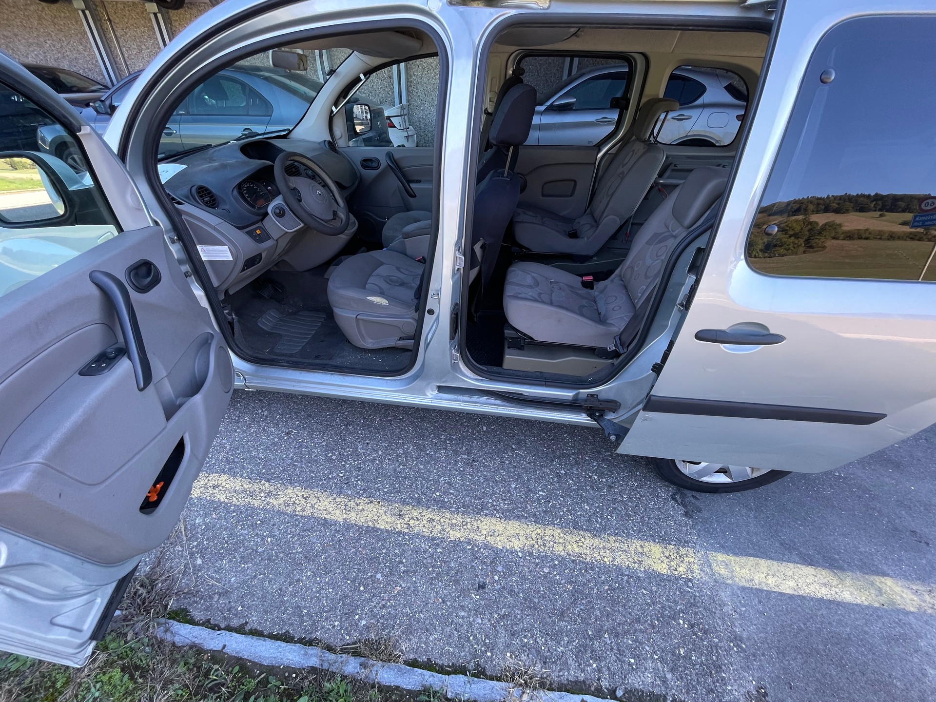 RENAULT Kangoo 1.6 16V Expression Automatic-image-5