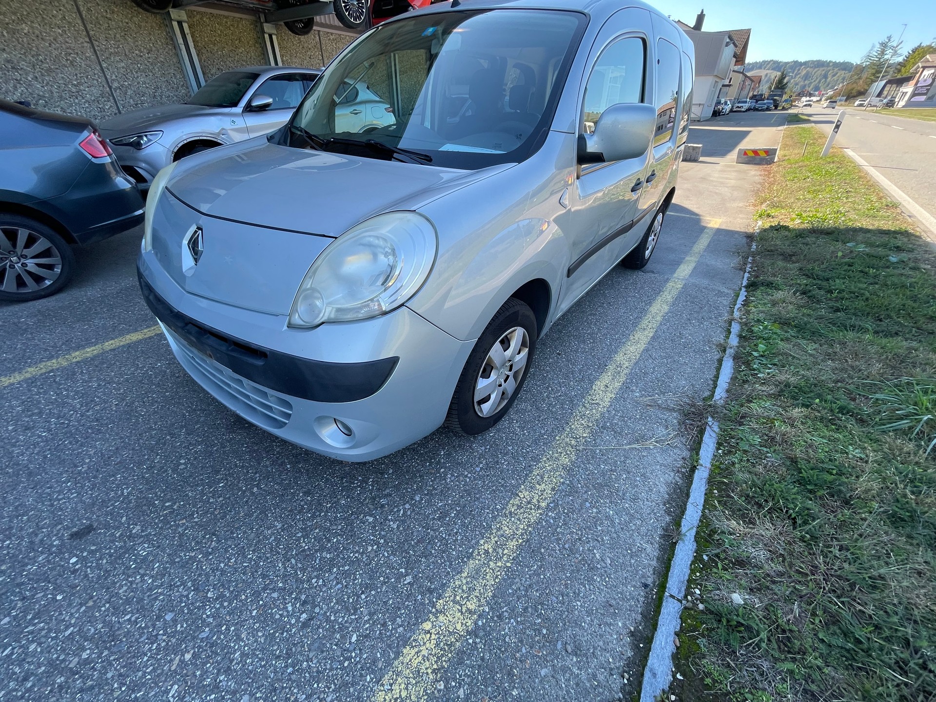 RENAULT Kangoo 1.6 16V Expression Automatic-image-0