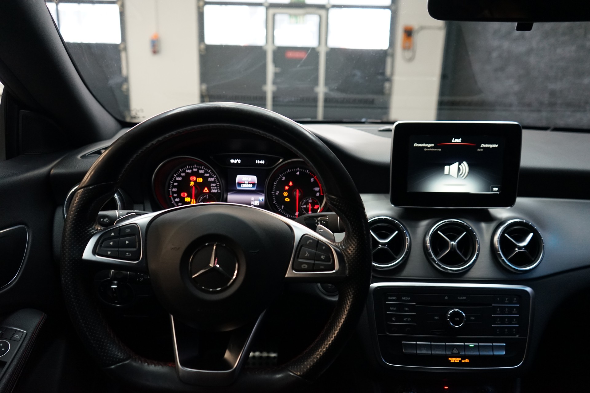 MERCEDES-BENZ CLA Shooting Brake 200 d AMG Line 4Matic 7G-DCT-image-6