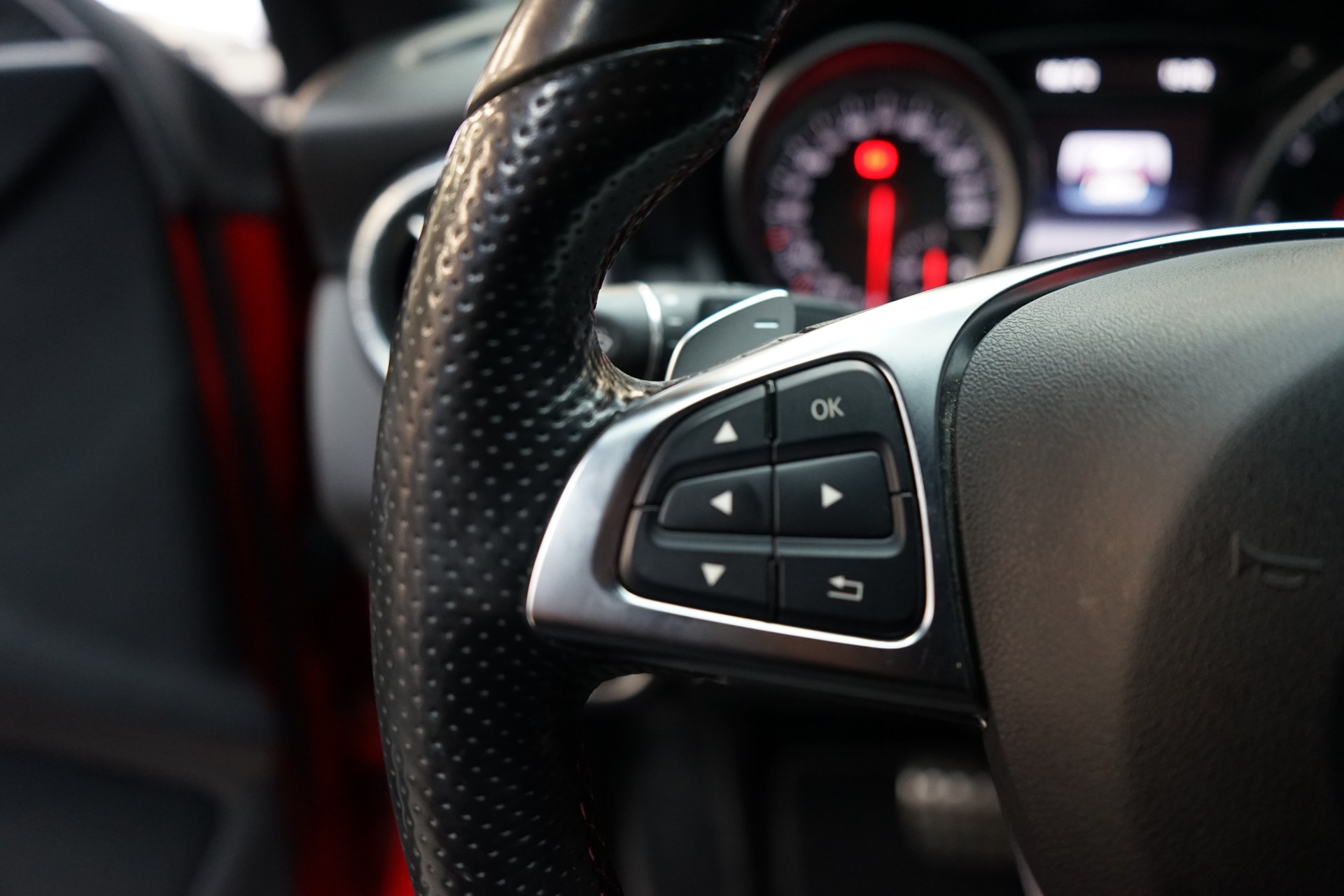 MERCEDES-BENZ CLA Shooting Brake 200 d AMG Line 4Matic 7G-DCT-image-7
