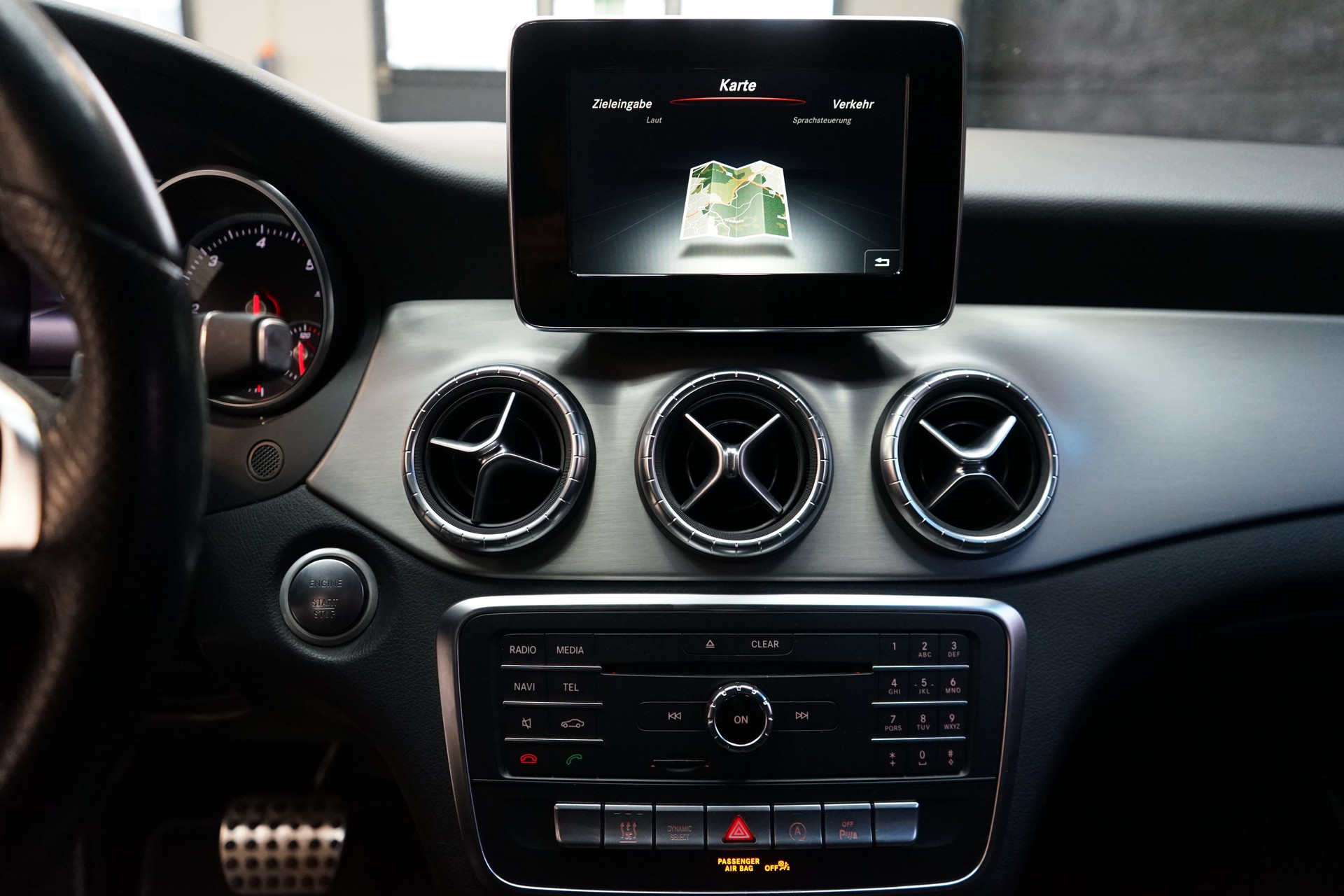 MERCEDES-BENZ CLA Shooting Brake 200 d AMG Line 4Matic 7G-DCT-image-13