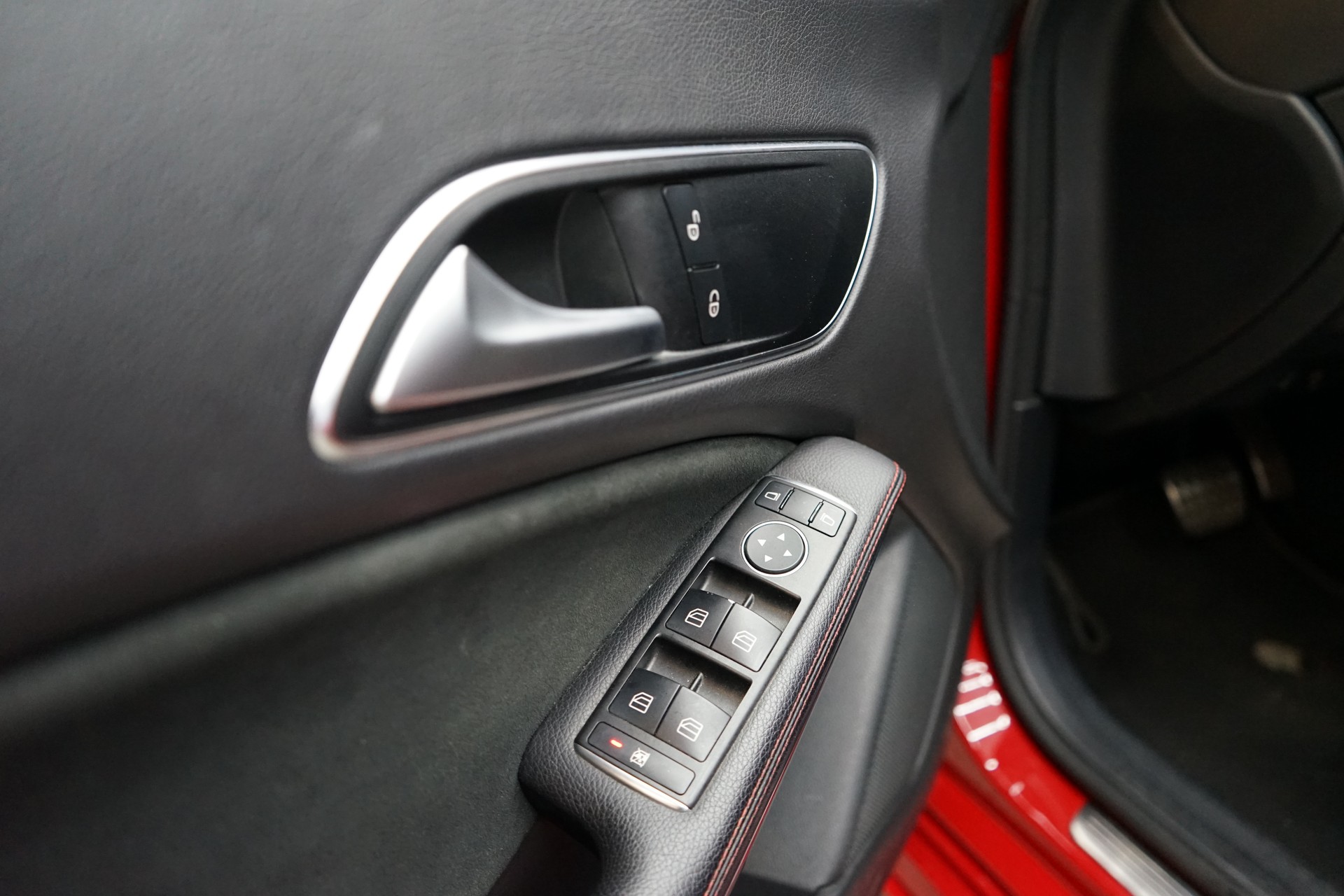 MERCEDES-BENZ CLA Shooting Brake 200 d AMG Line 4Matic 7G-DCT-image-16