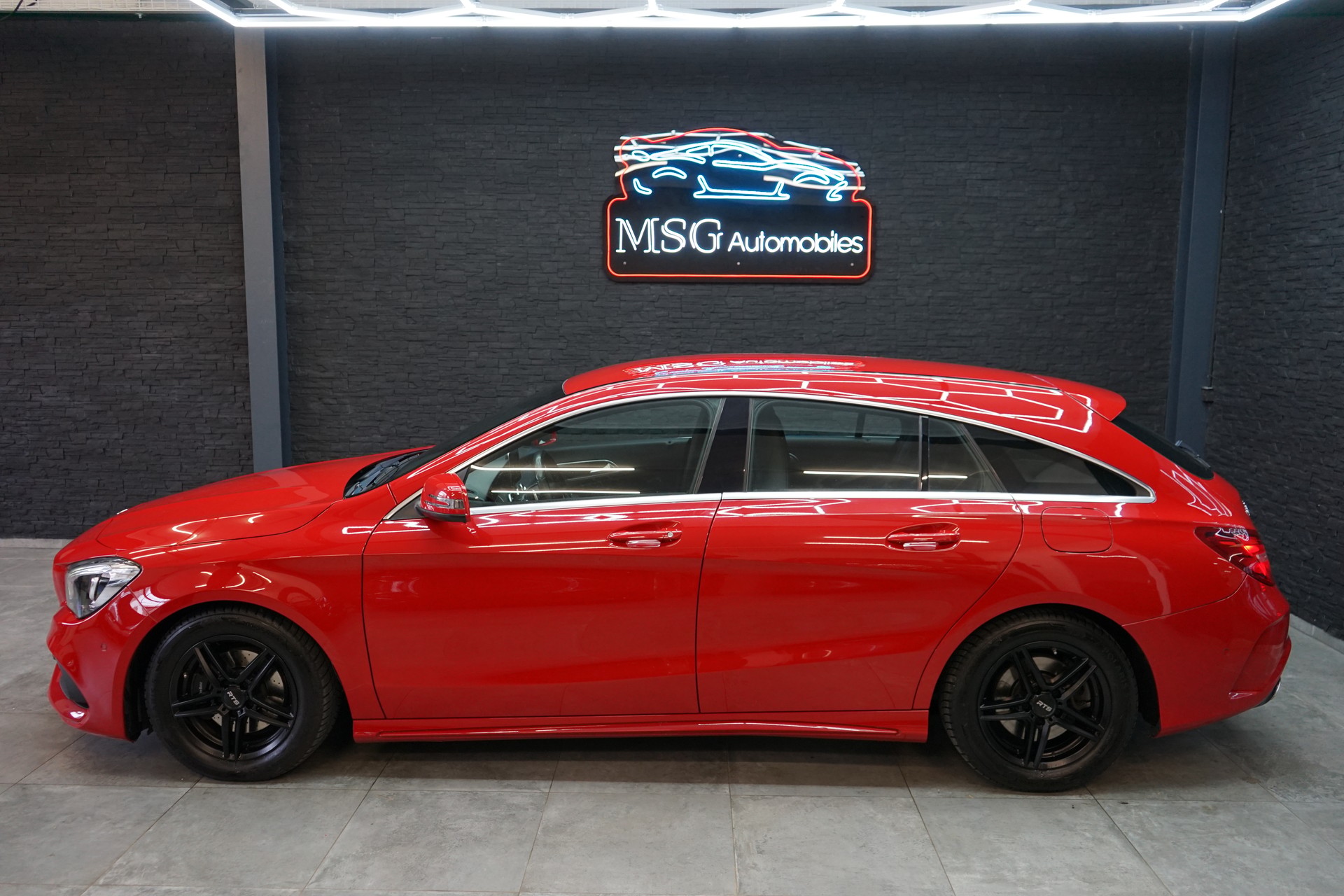 MERCEDES-BENZ CLA Shooting Brake 200 d AMG Line 4Matic 7G-DCT-image-1