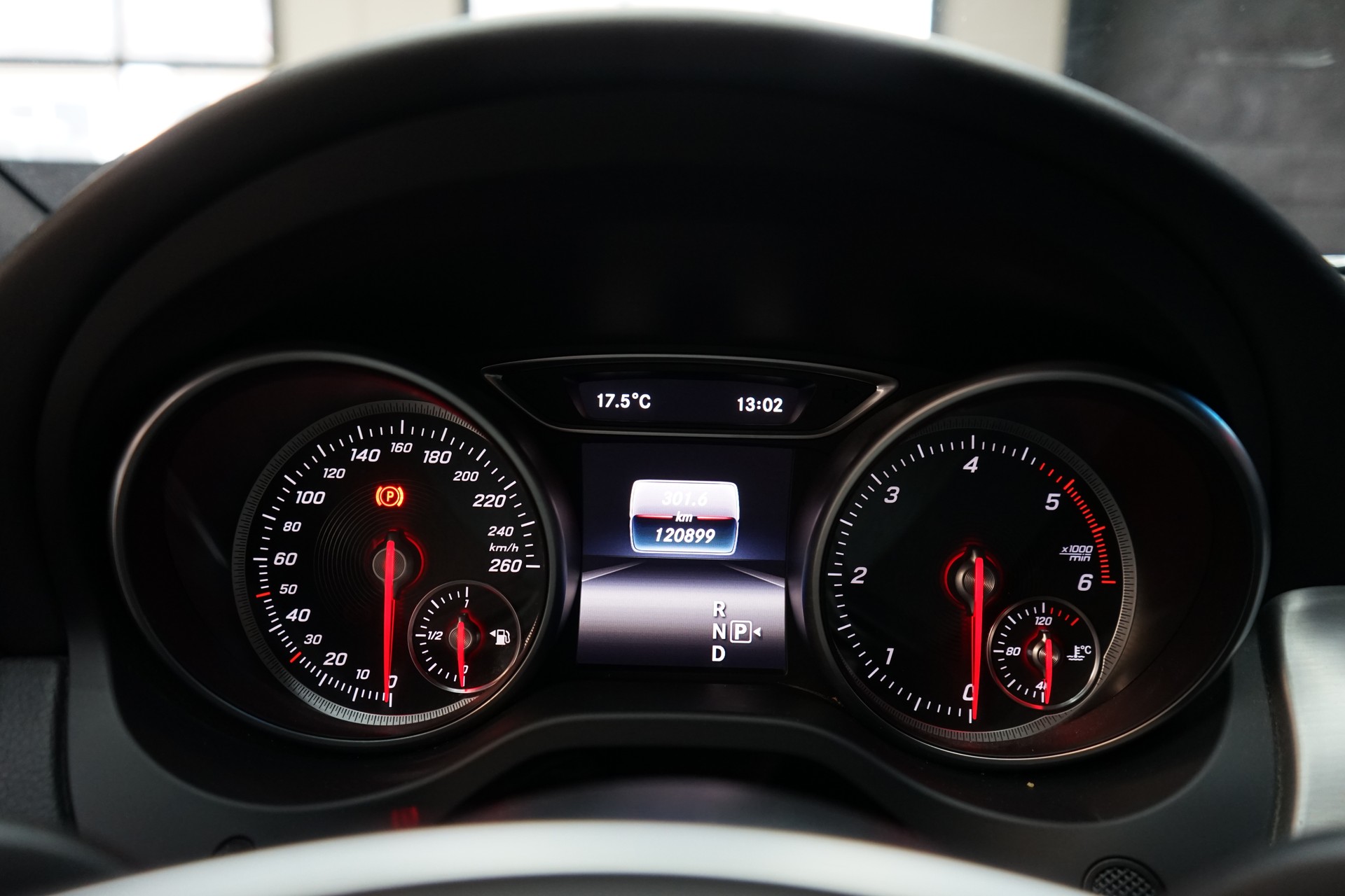 MERCEDES-BENZ CLA Shooting Brake 200 d AMG Line 4Matic 7G-DCT-image-9