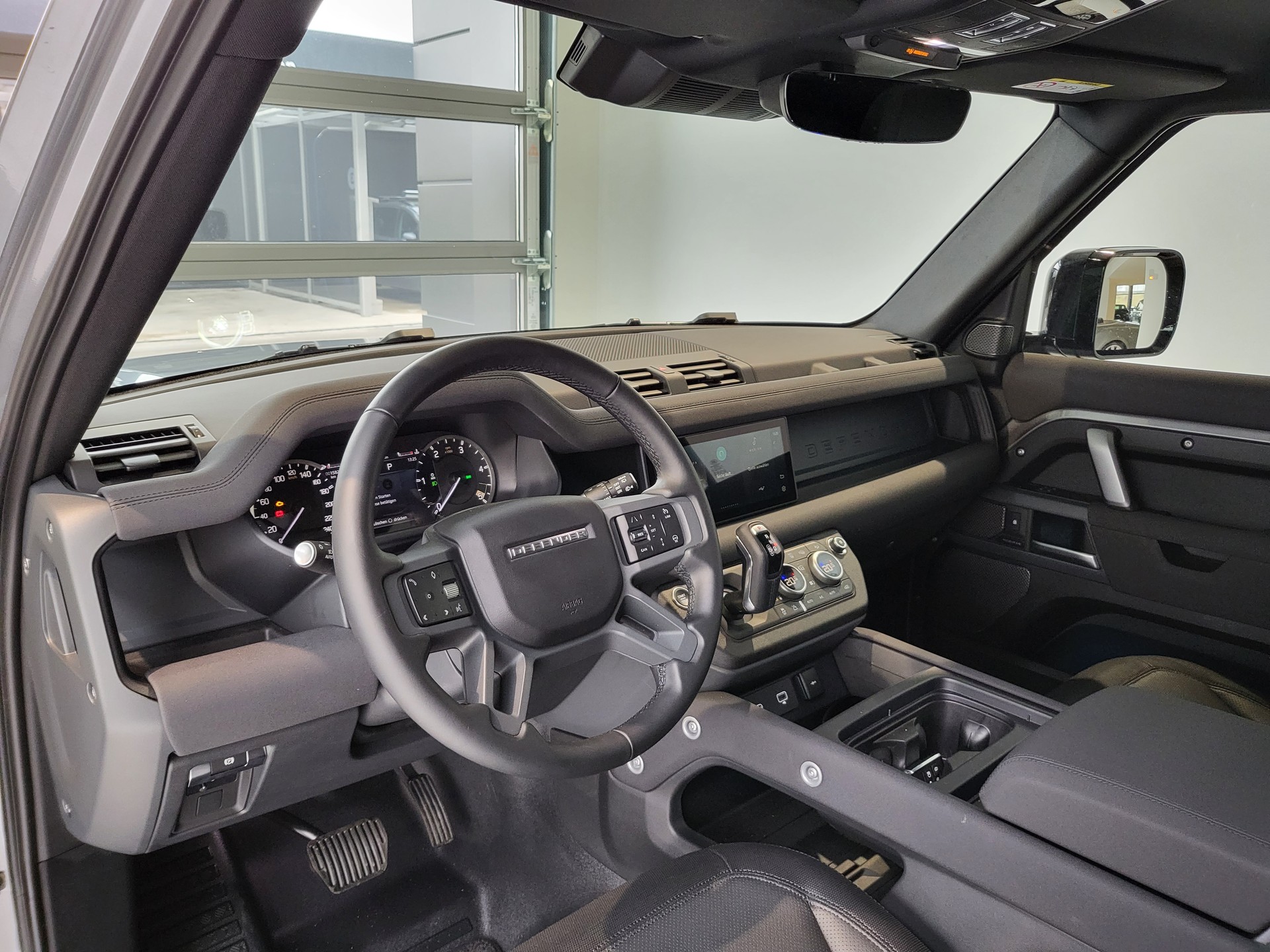 LAND ROVER Defender 90 3.0D I6 300 X-Dynamics SE AT8-showroom-element-3