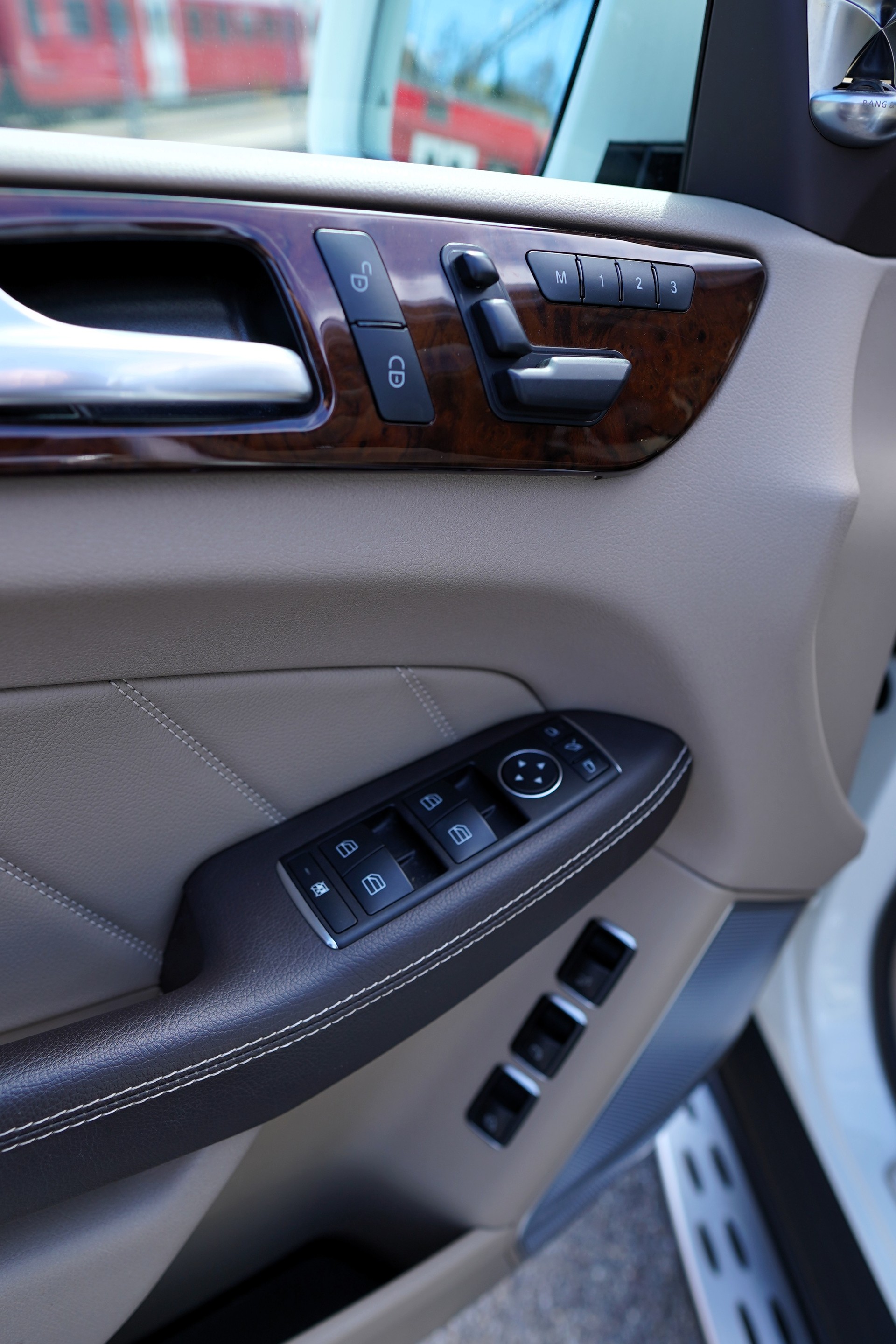 MERCEDES-BENZ GL 350 BlueTEC 4Matic 7G-TRONIC-image-16