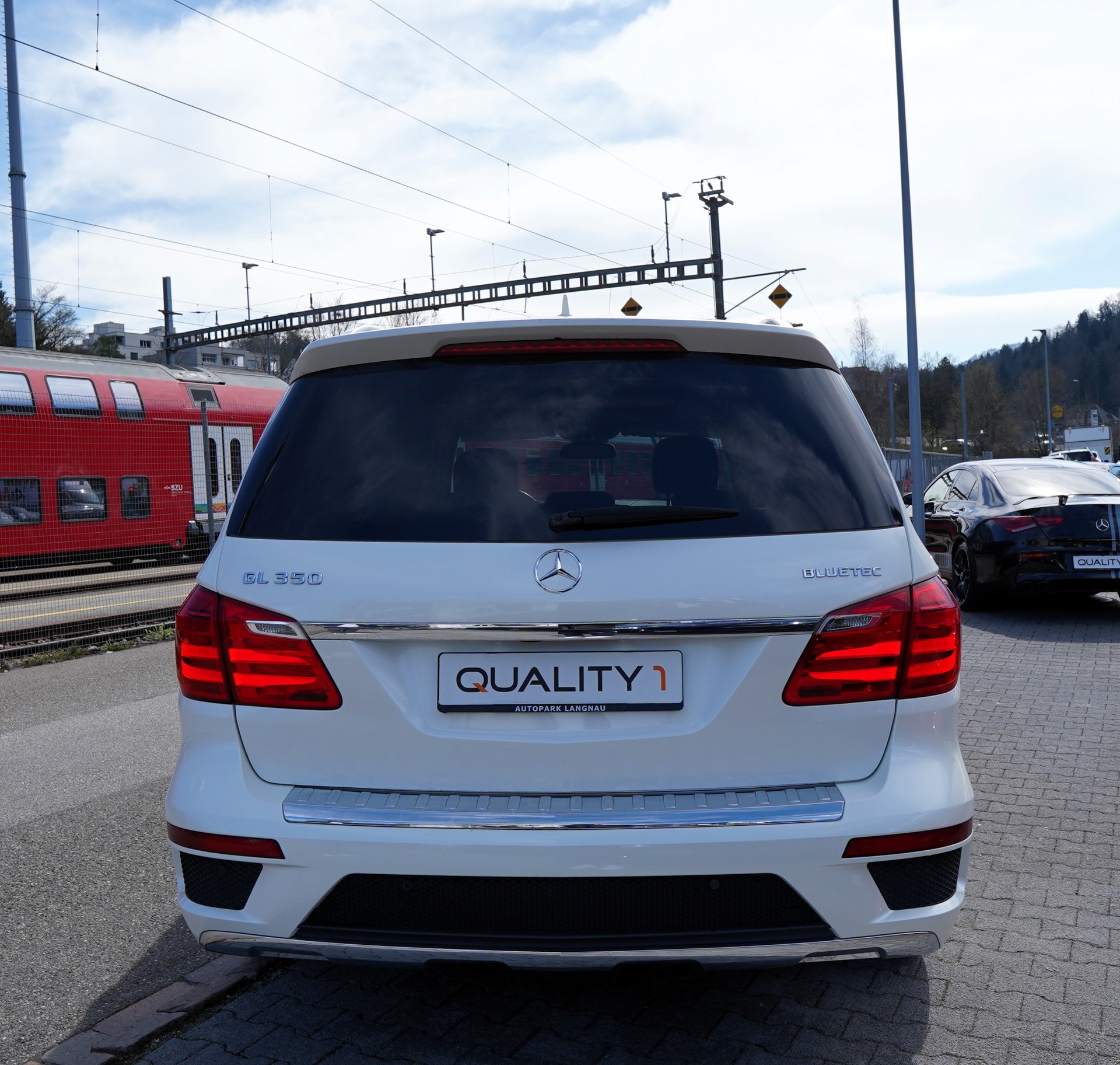 MERCEDES-BENZ GL 350 BlueTEC 4Matic 7G-TRONIC-showroom-element-3
