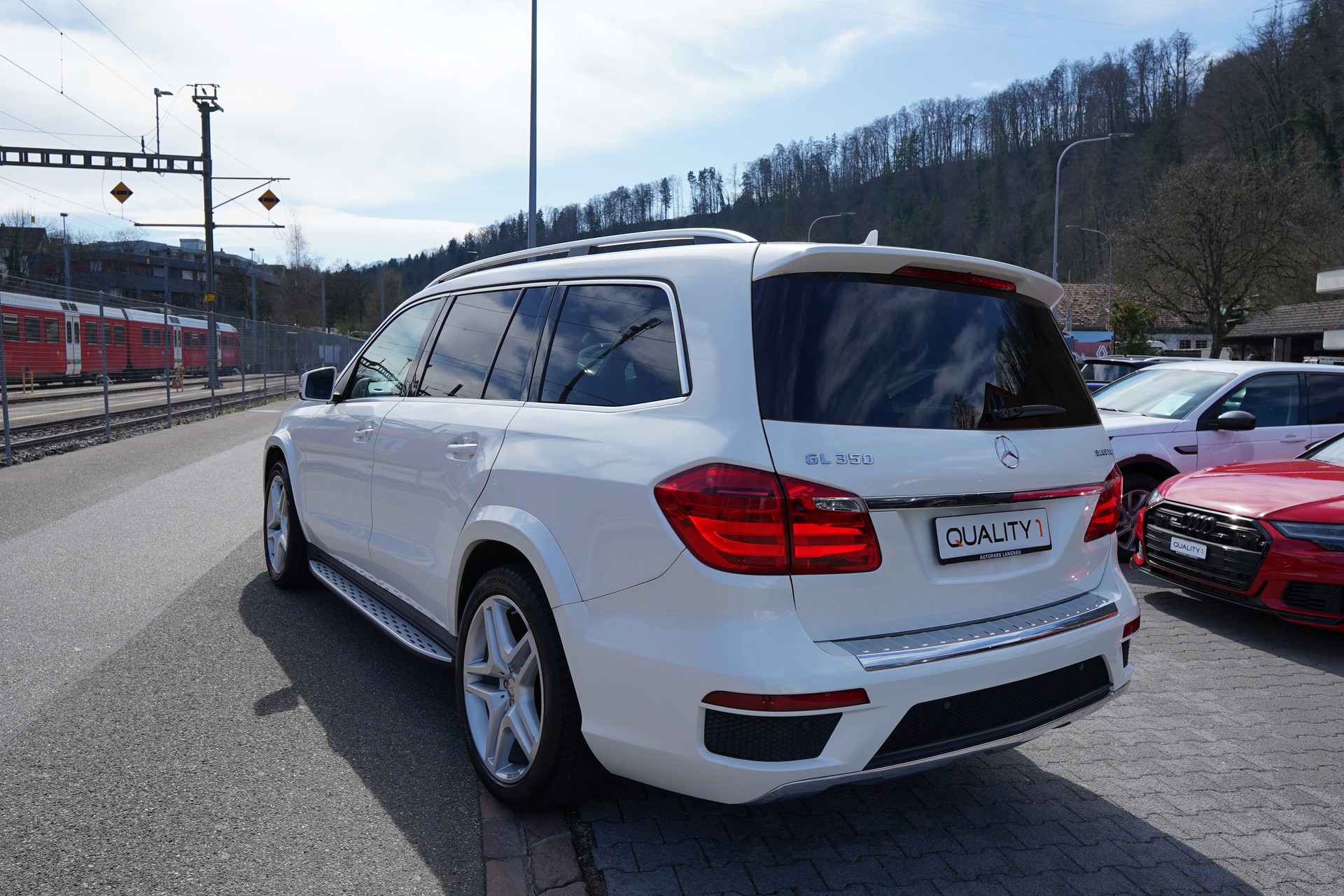MERCEDES-BENZ GL 350 BlueTEC 4Matic 7G-TRONIC-showroom-element-2