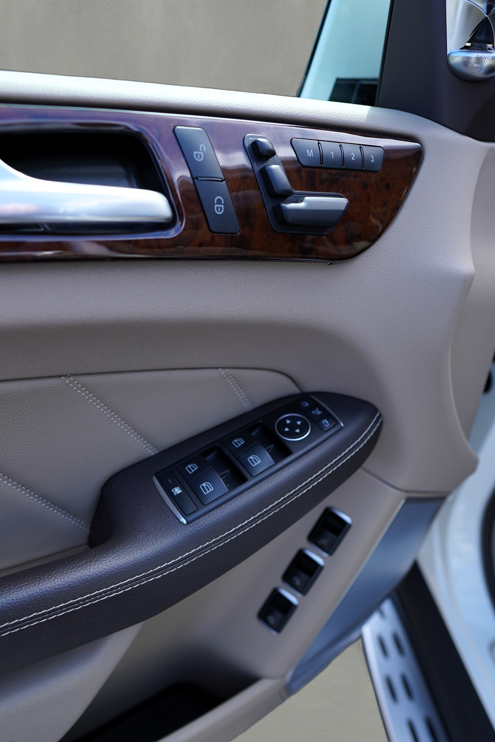 MERCEDES-BENZ GL 350 BlueTEC 4Matic 7G-TRONIC-image-16