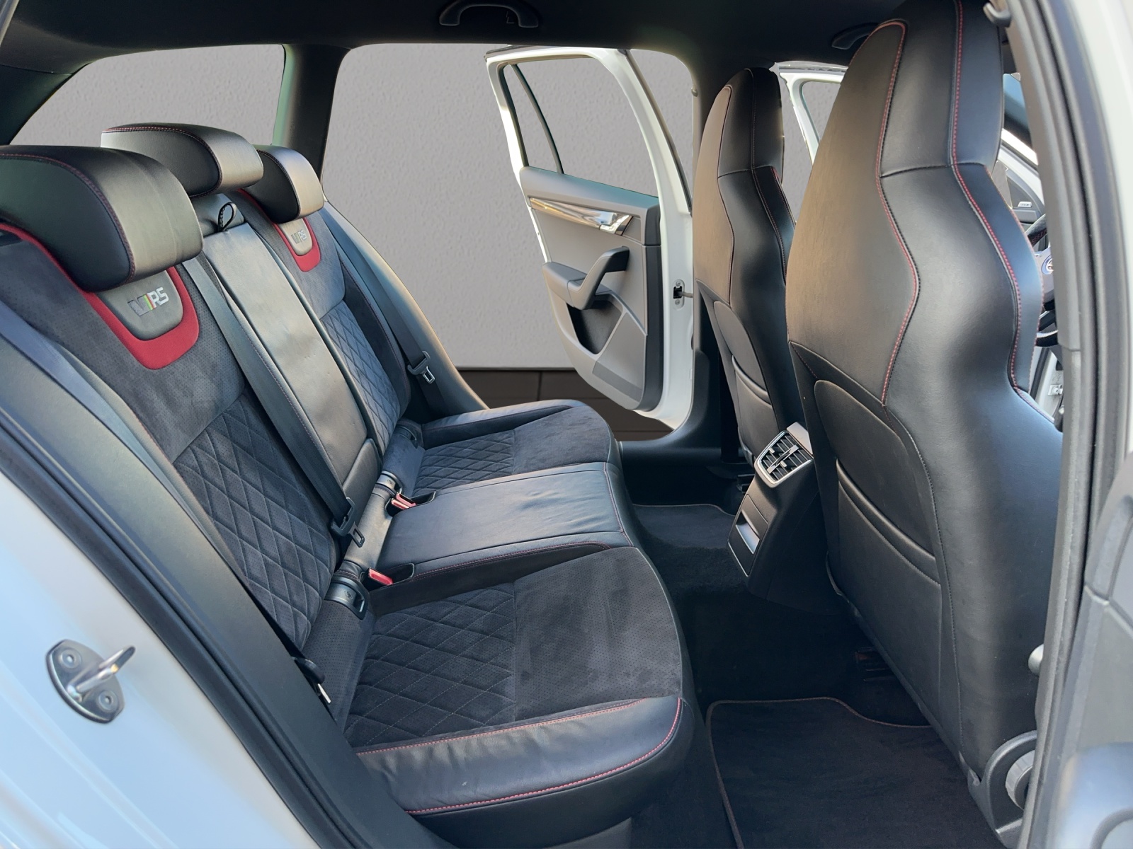 SKODA Octavia Combi 2.0 TSI RS Prag DSG-image-17