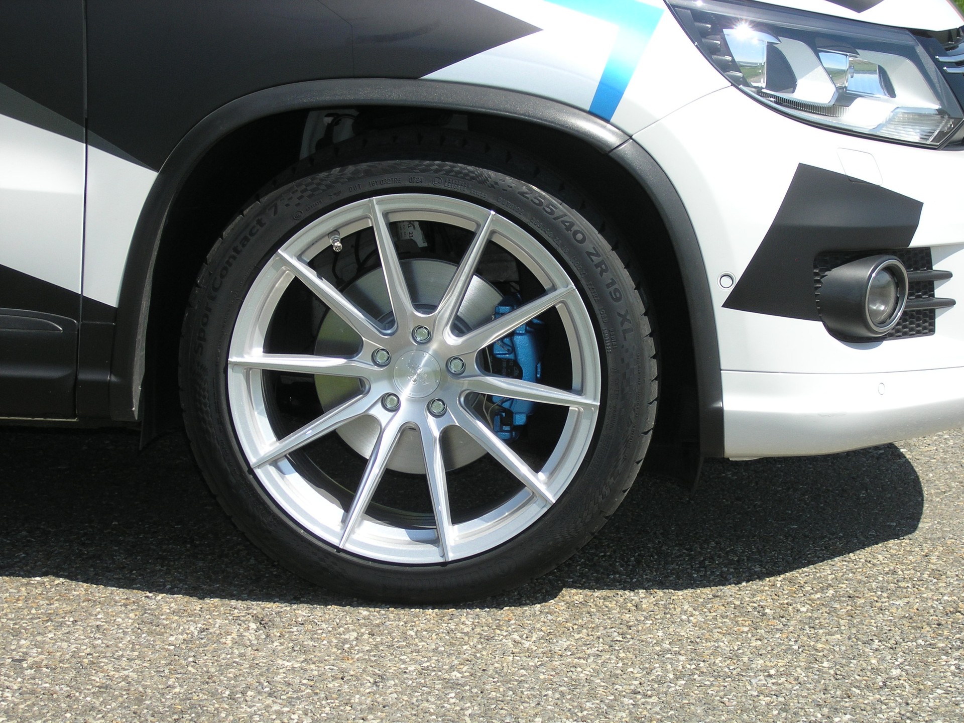 VW Tiguan 2.0 TDI BlueMotion Sport&Style 4Motion DSG-image-1