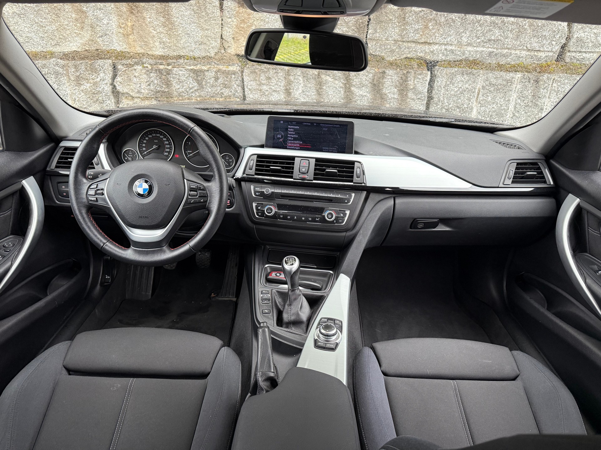 BMW 320d Touring-image-5