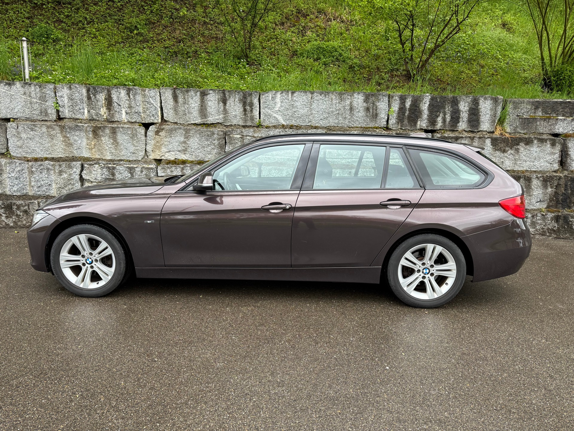 BMW 320d Touring-image-8