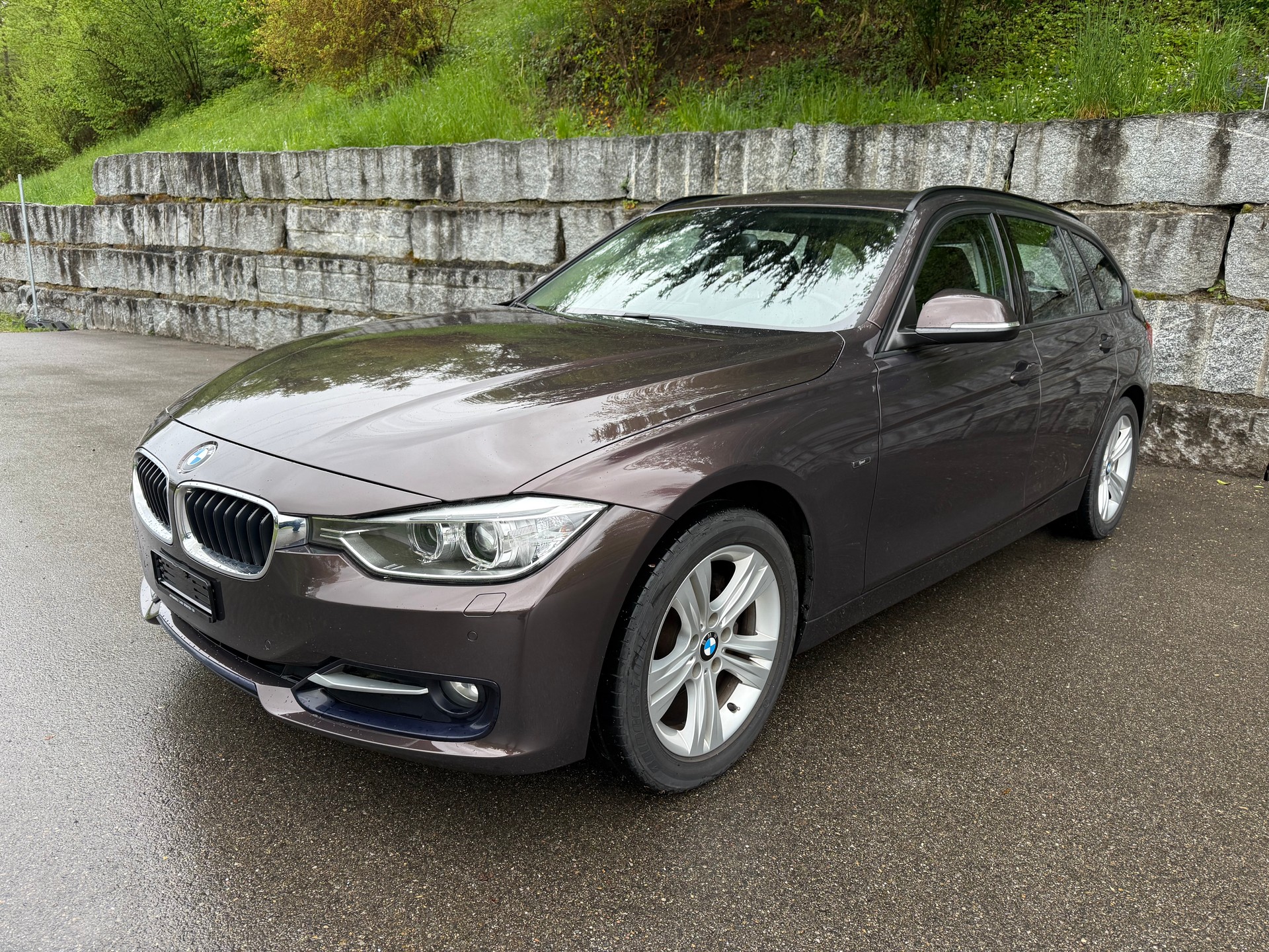 BMW 320d Touring-image-0