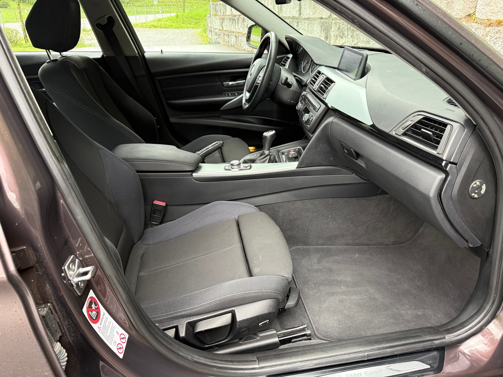 BMW 320d Touring-image-6