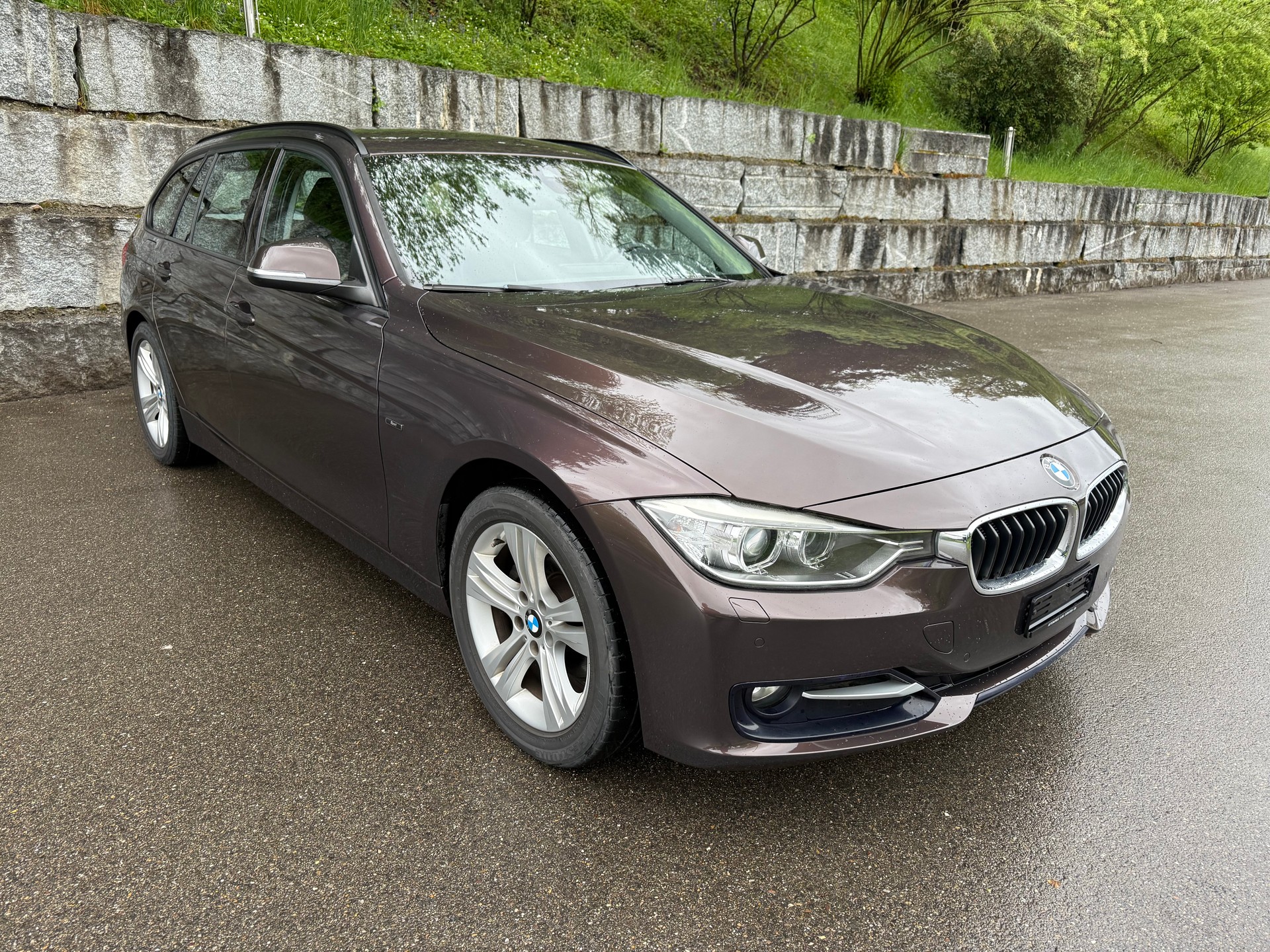 BMW 320d Touring-image-1