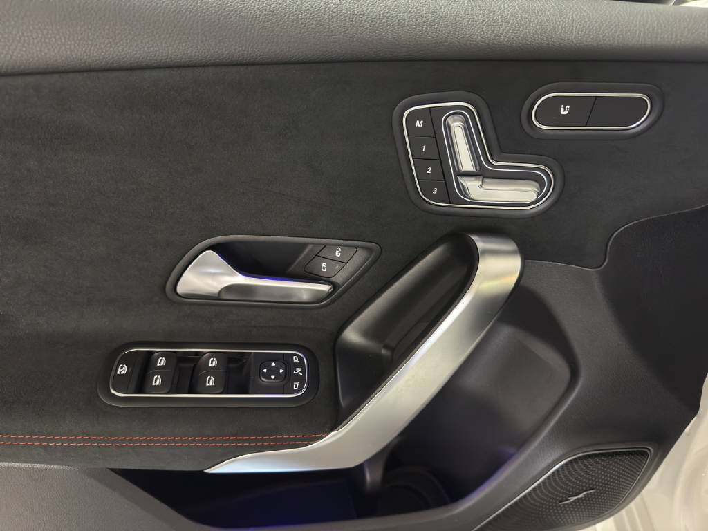 MERCEDES-BENZ A 250 AMG Line 4Matic-image-5