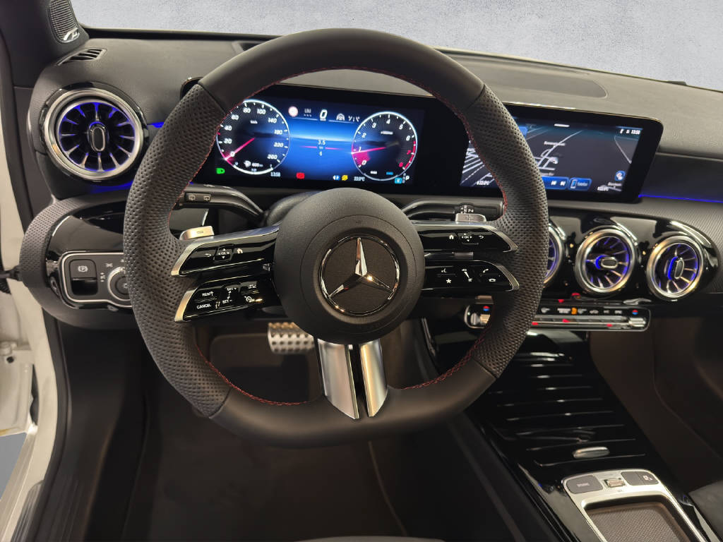 MERCEDES-BENZ A 250 AMG Line 4Matic-image-11