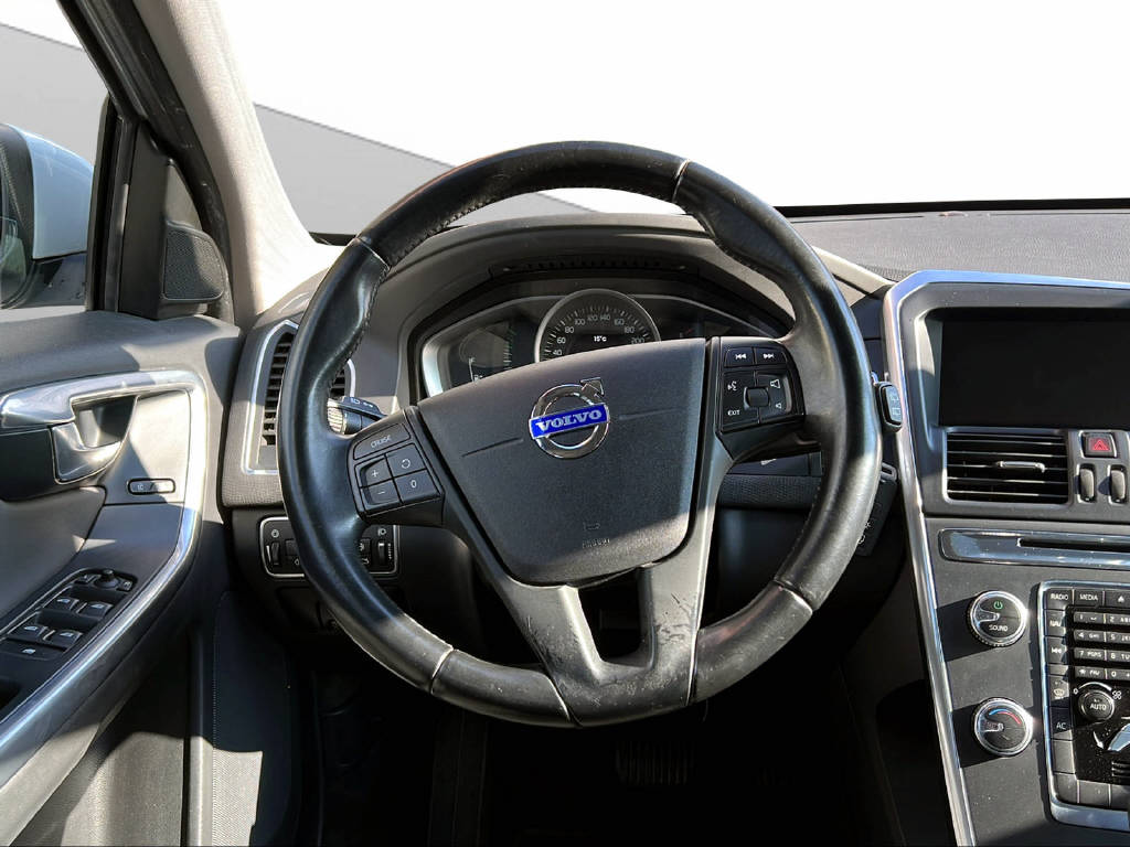 VOLVO XC60 2.4 D4 Kinetic AWD-image-6