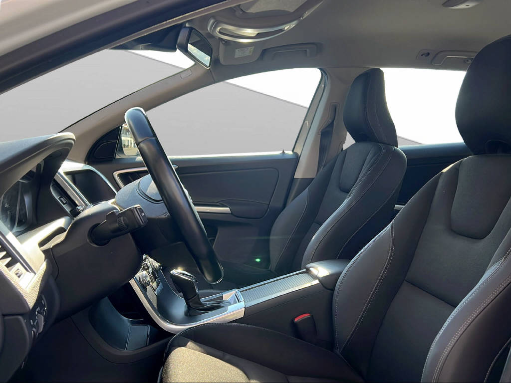 VOLVO XC60 2.4 D4 Kinetic AWD-image-7